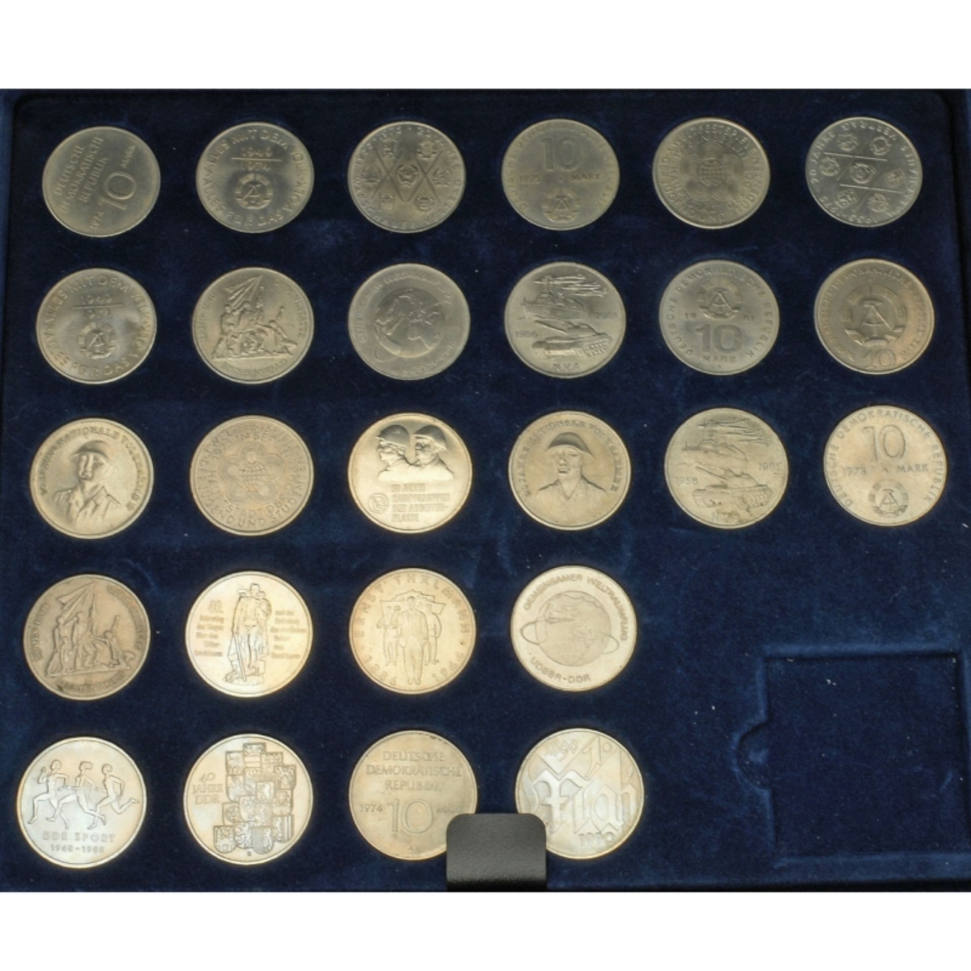 DDR-Münzen in Sammelbox - Bild 3 aus 4