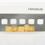 Fünf Heraeus-Goldplättchen