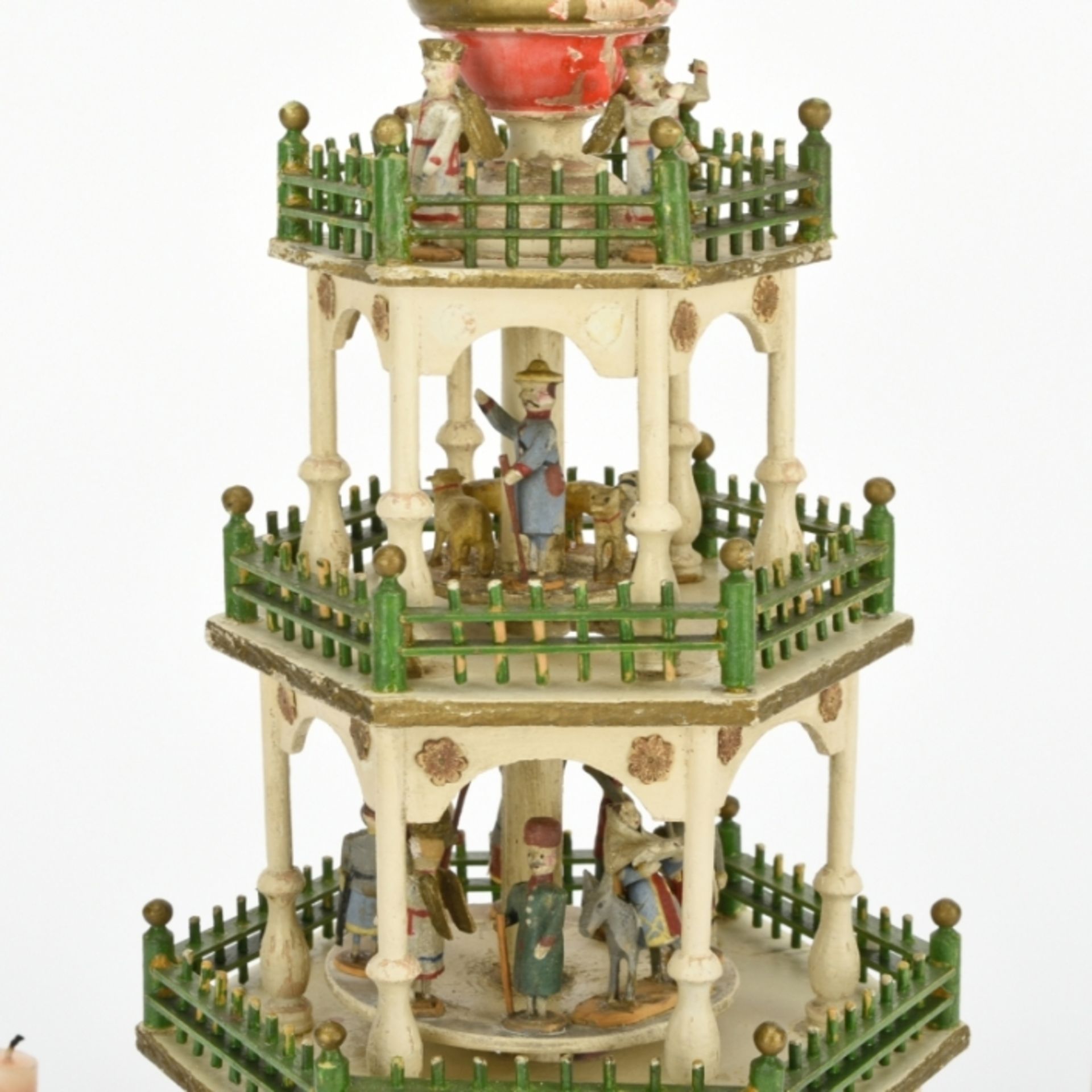 Hennig-Pyramide mit Karl Müller-Figuren - Image 4 of 6