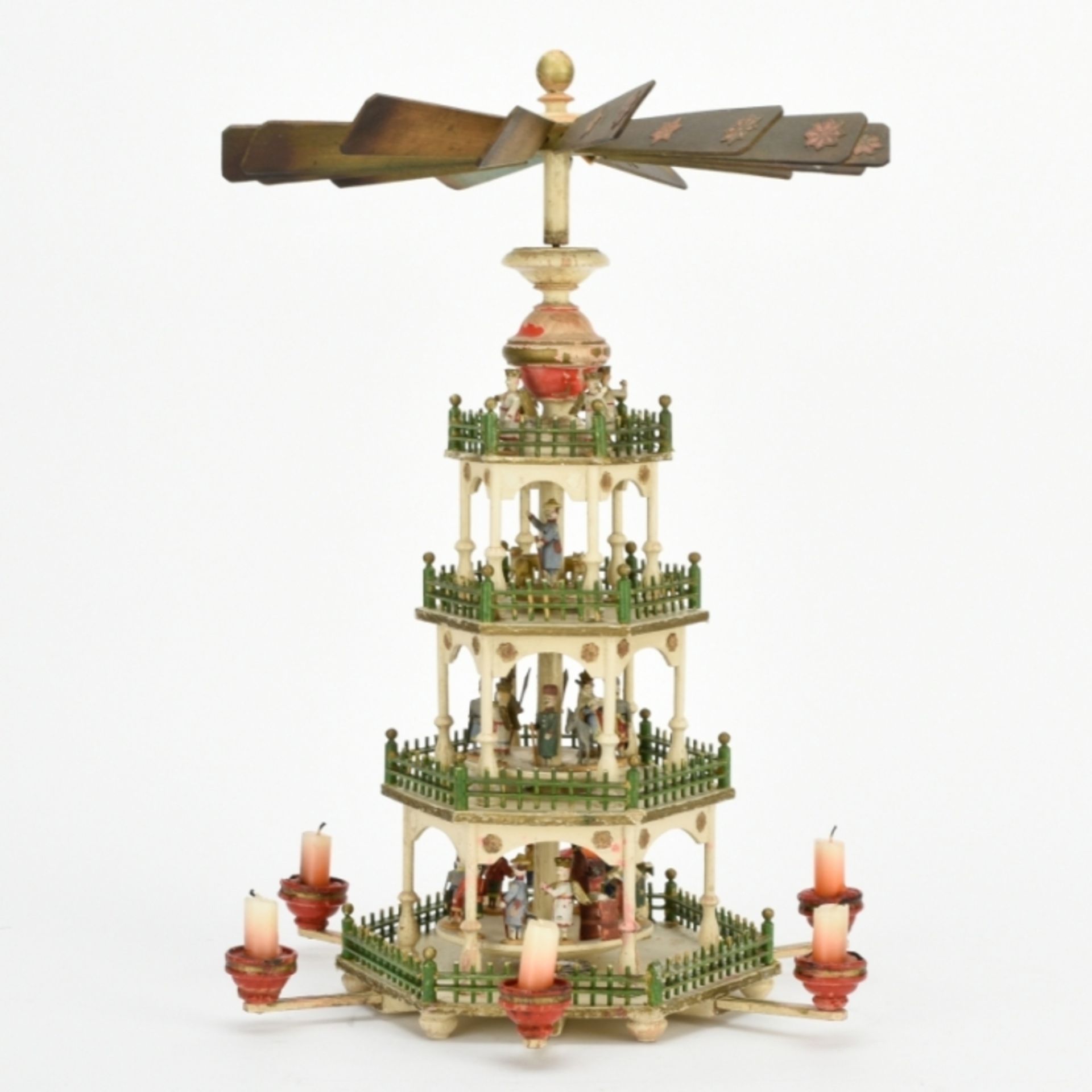 Hennig-Pyramide mit Karl Müller-Figuren - Image 3 of 6