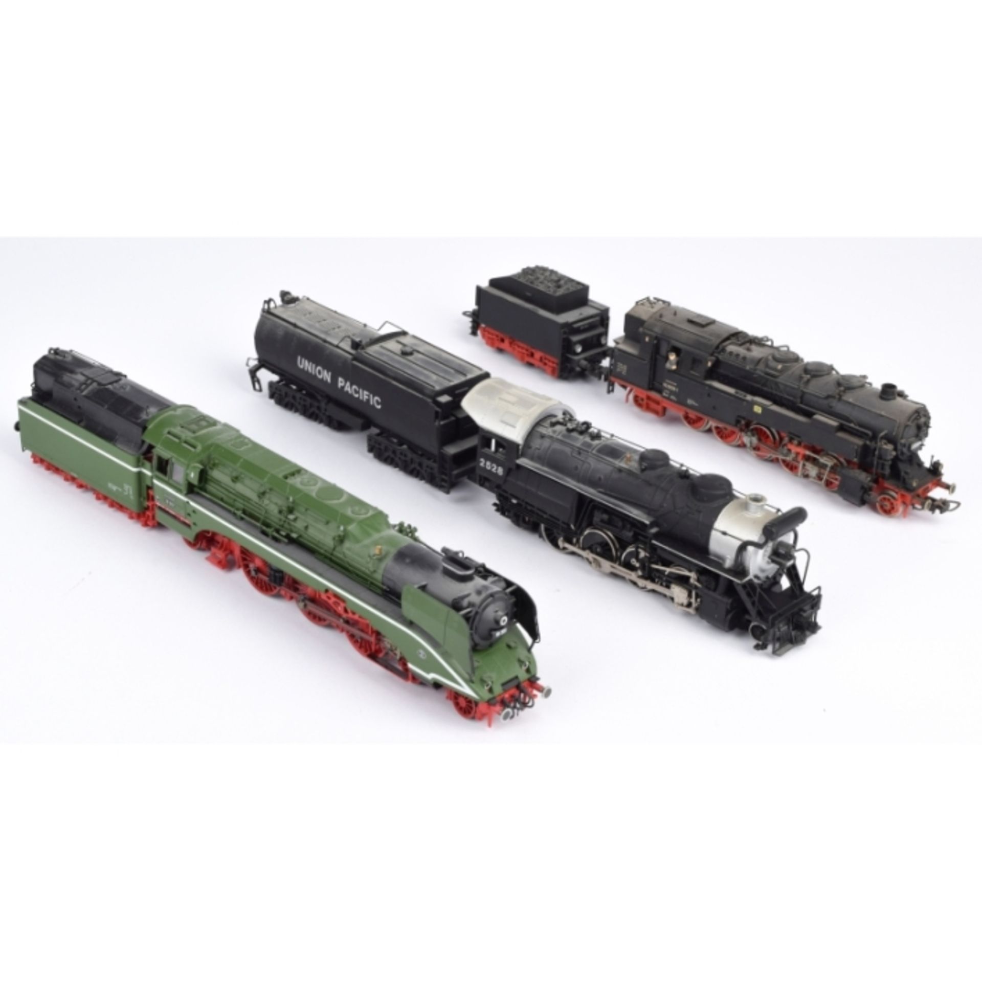 Drei Schlepptenderlokomotiven