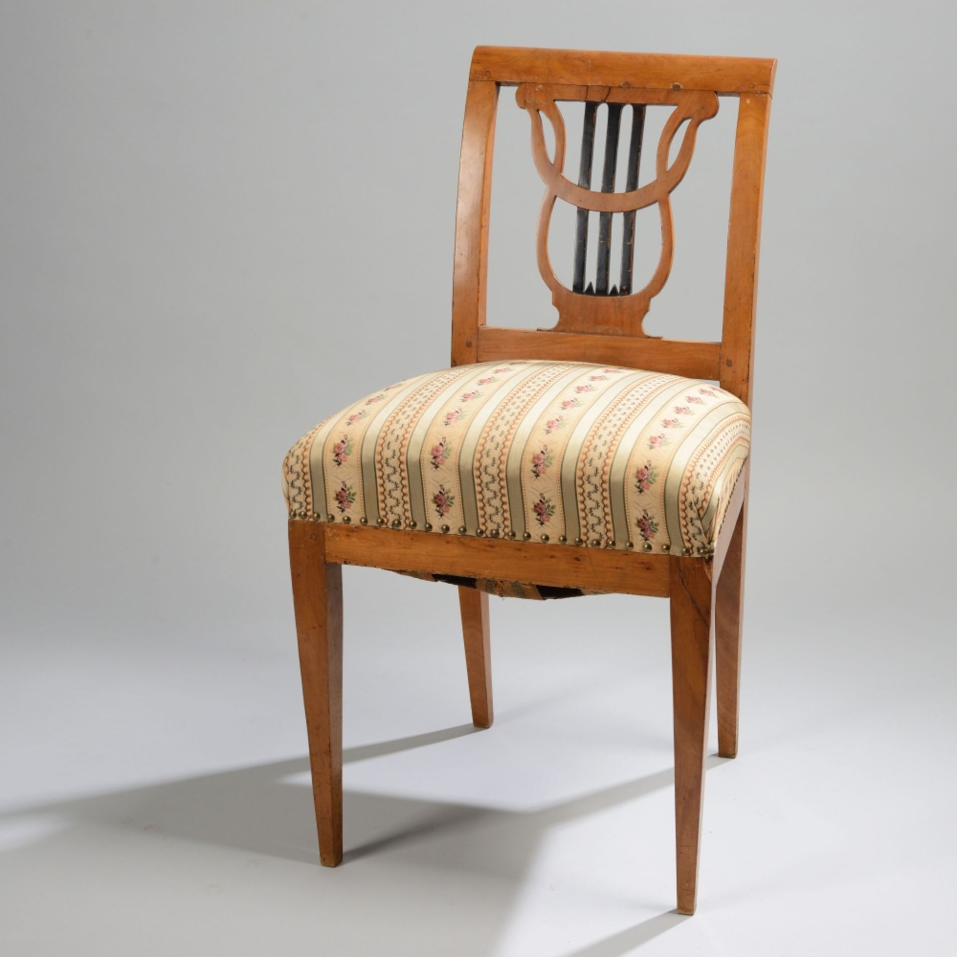 Biedermeier-Stuhl mit Lyramotiv