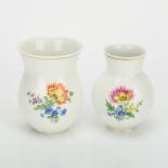 Zwei Vasen Blumenmalerei