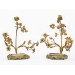 Paar florale Bronzesockel für Porzellanfiguren