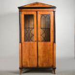 Biedermeier-Vitrinenschrank