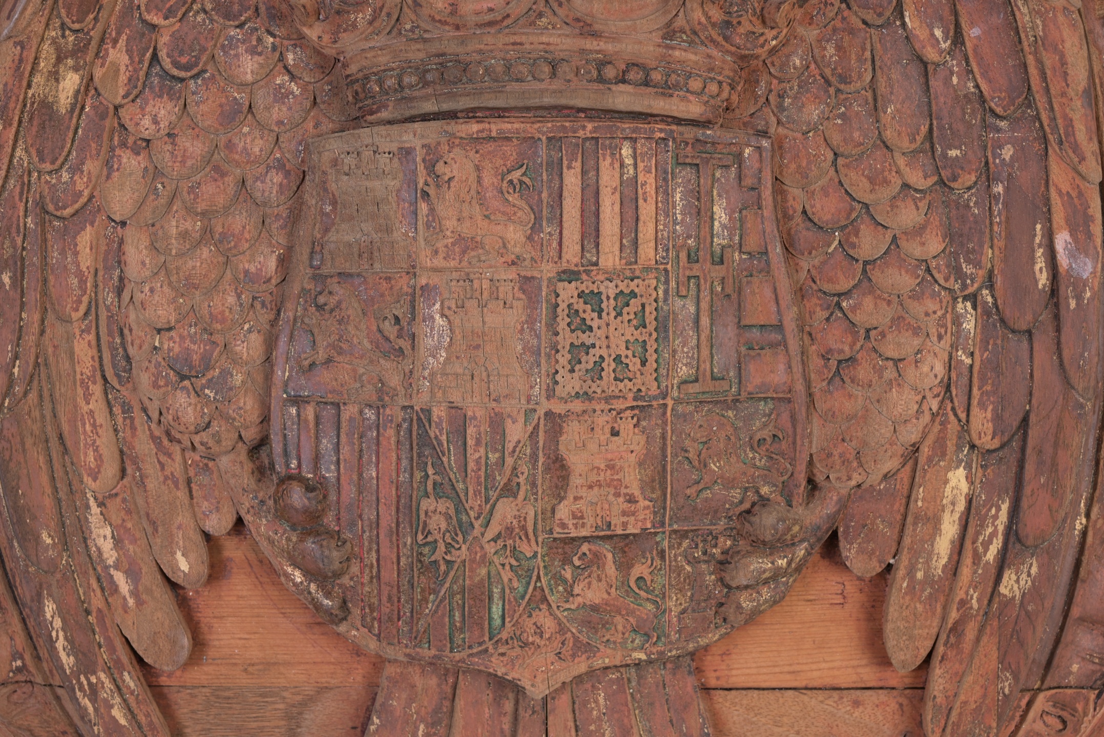 Continental Carved Polychrome Heraldic Crest - Image 3 of 7