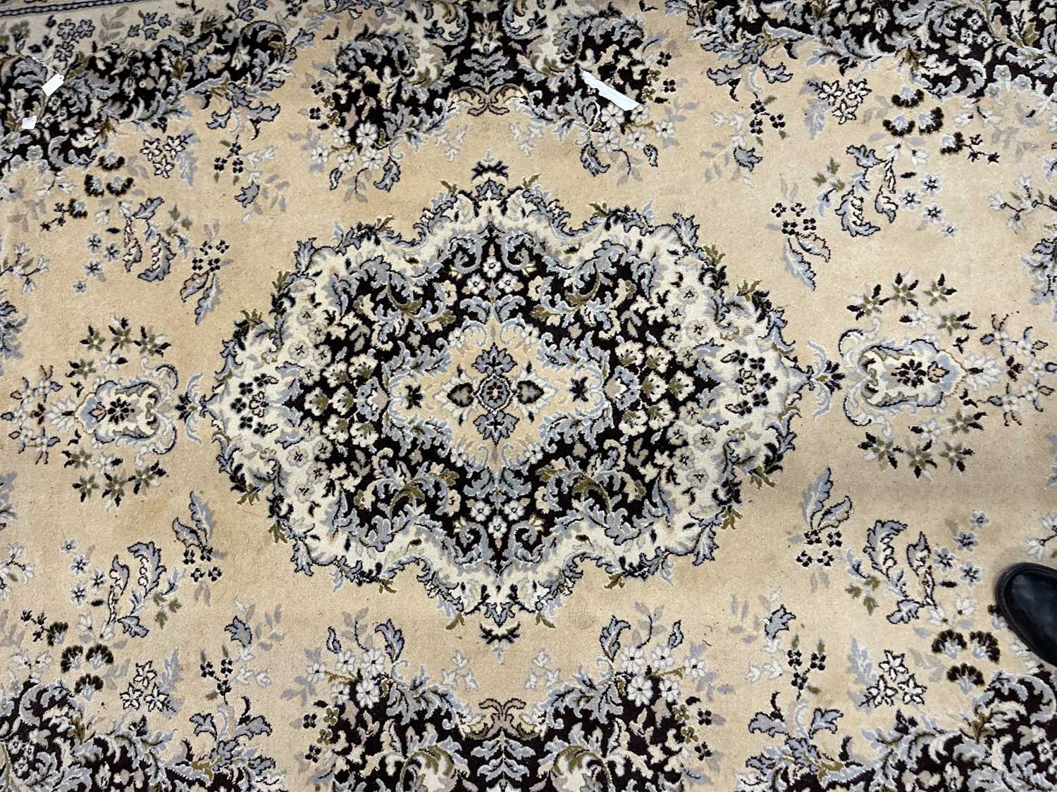 Carpets: - Image 2 of 2