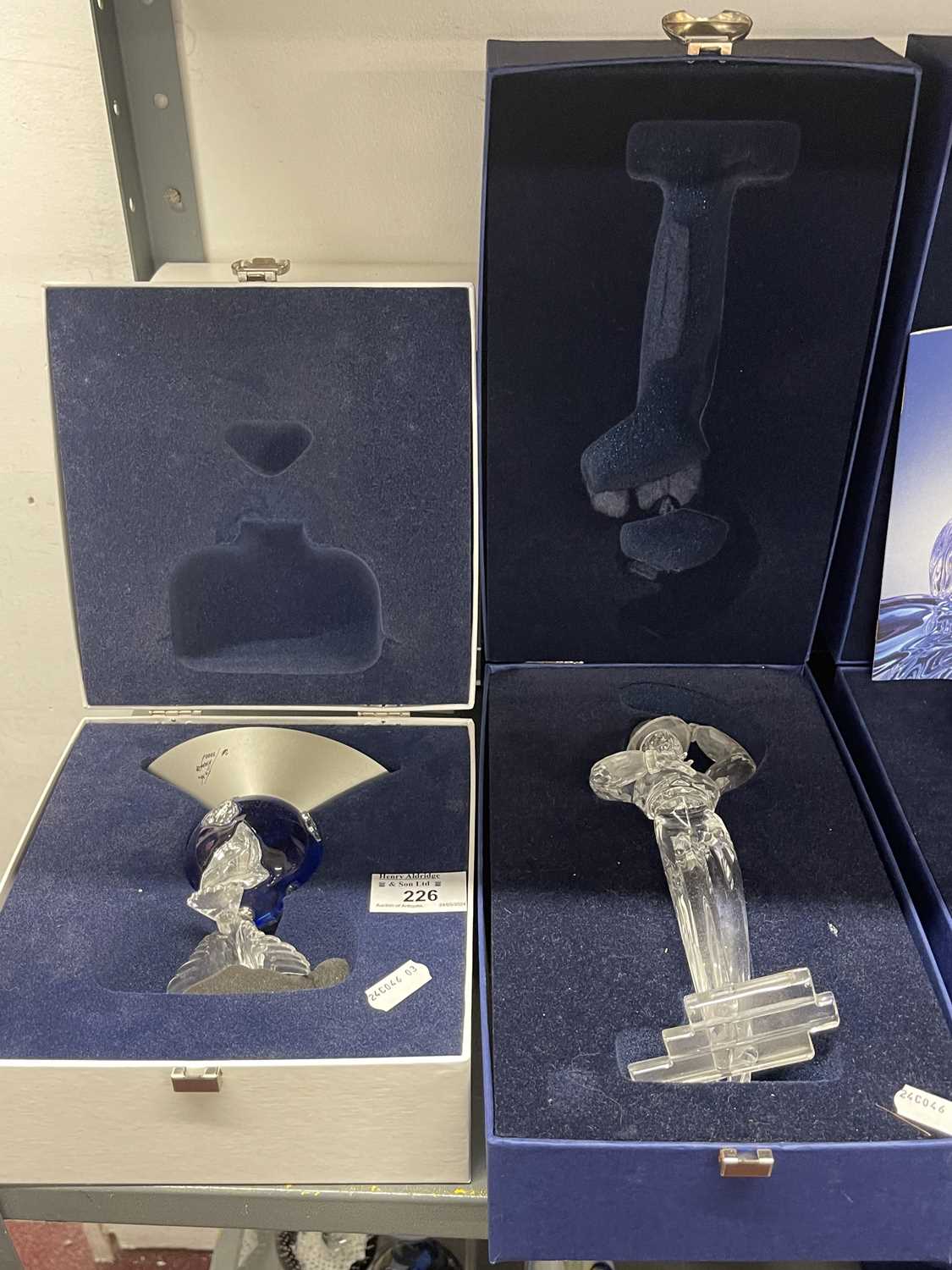 Swarovski Crystal: - Image 2 of 3