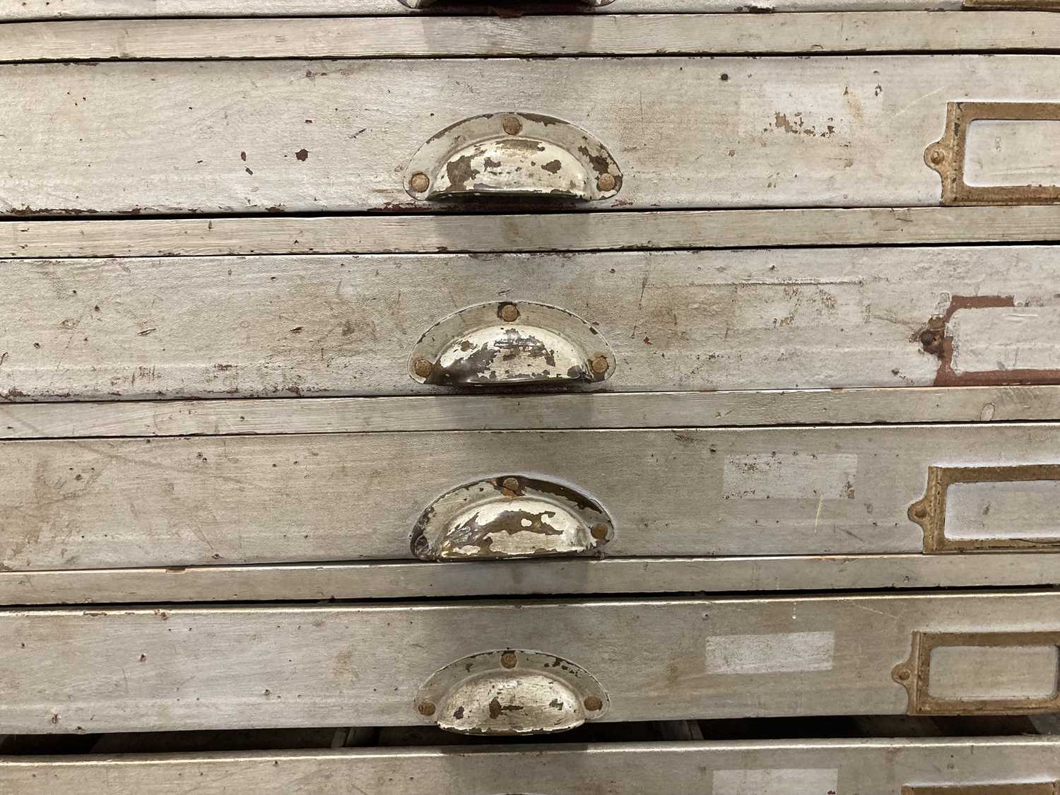 Furniture: - Image 4 of 4