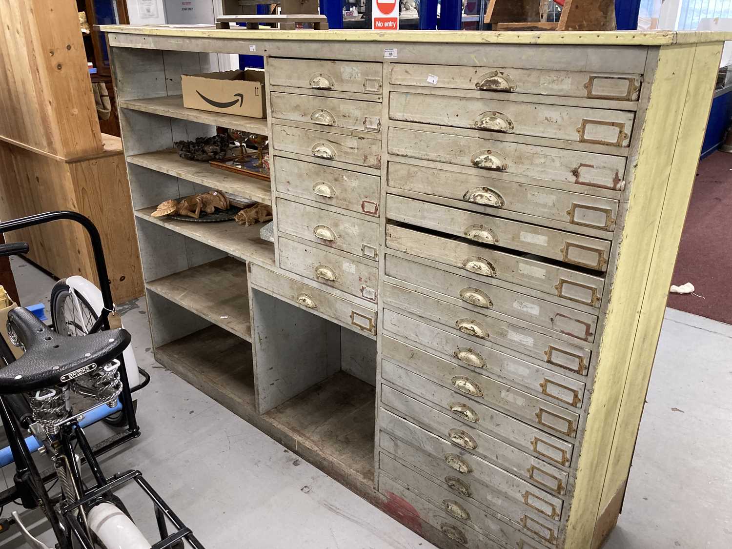 Furniture: - Image 3 of 4