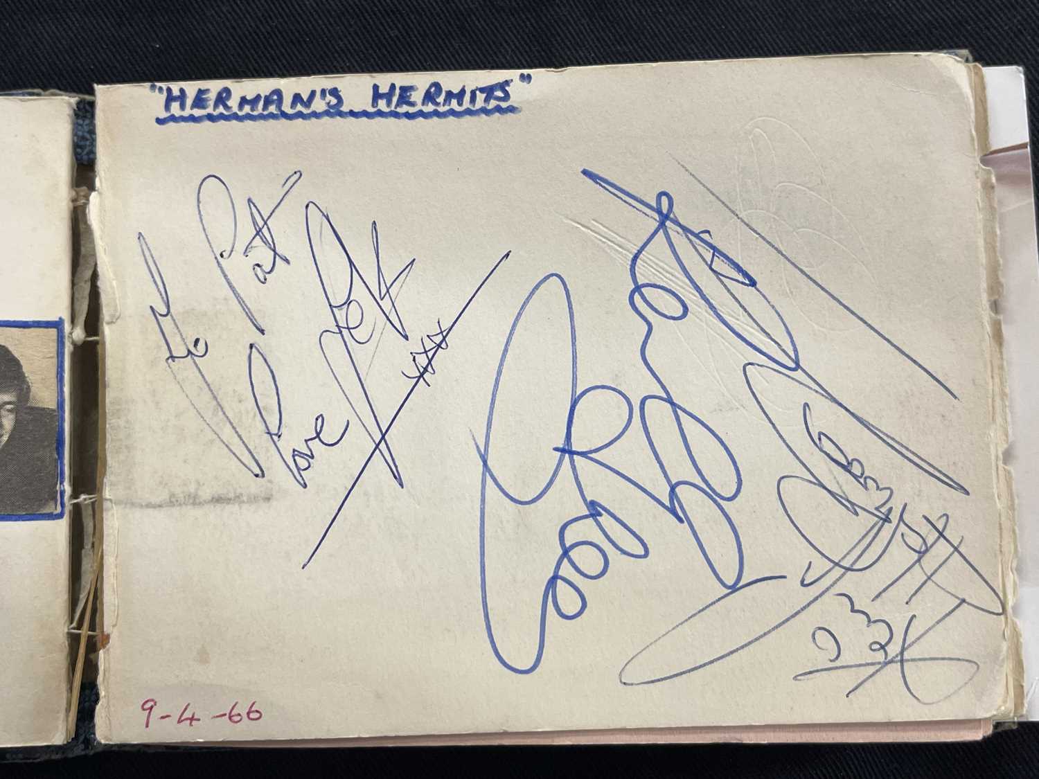 Autographs: - Image 4 of 4