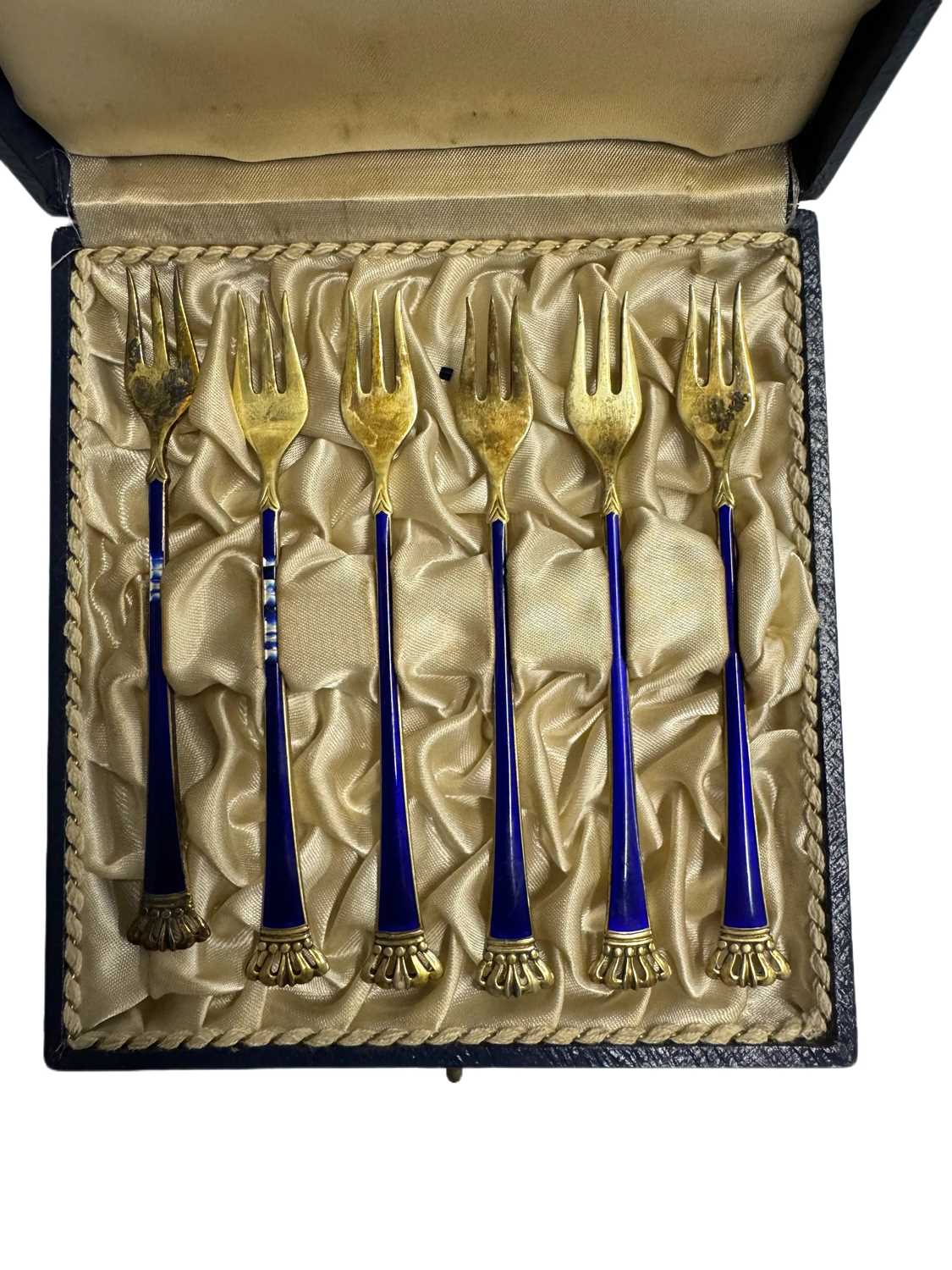 European Silver: Boxed set of Danish, blue enamelled pickle forks by Egon Lauridsen, two with enamel - Image 4 of 4