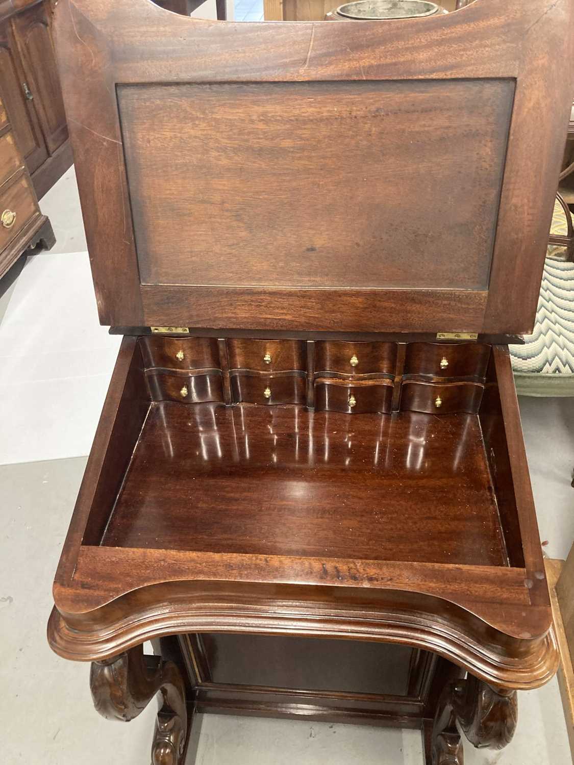 Furniture: - Image 4 of 4