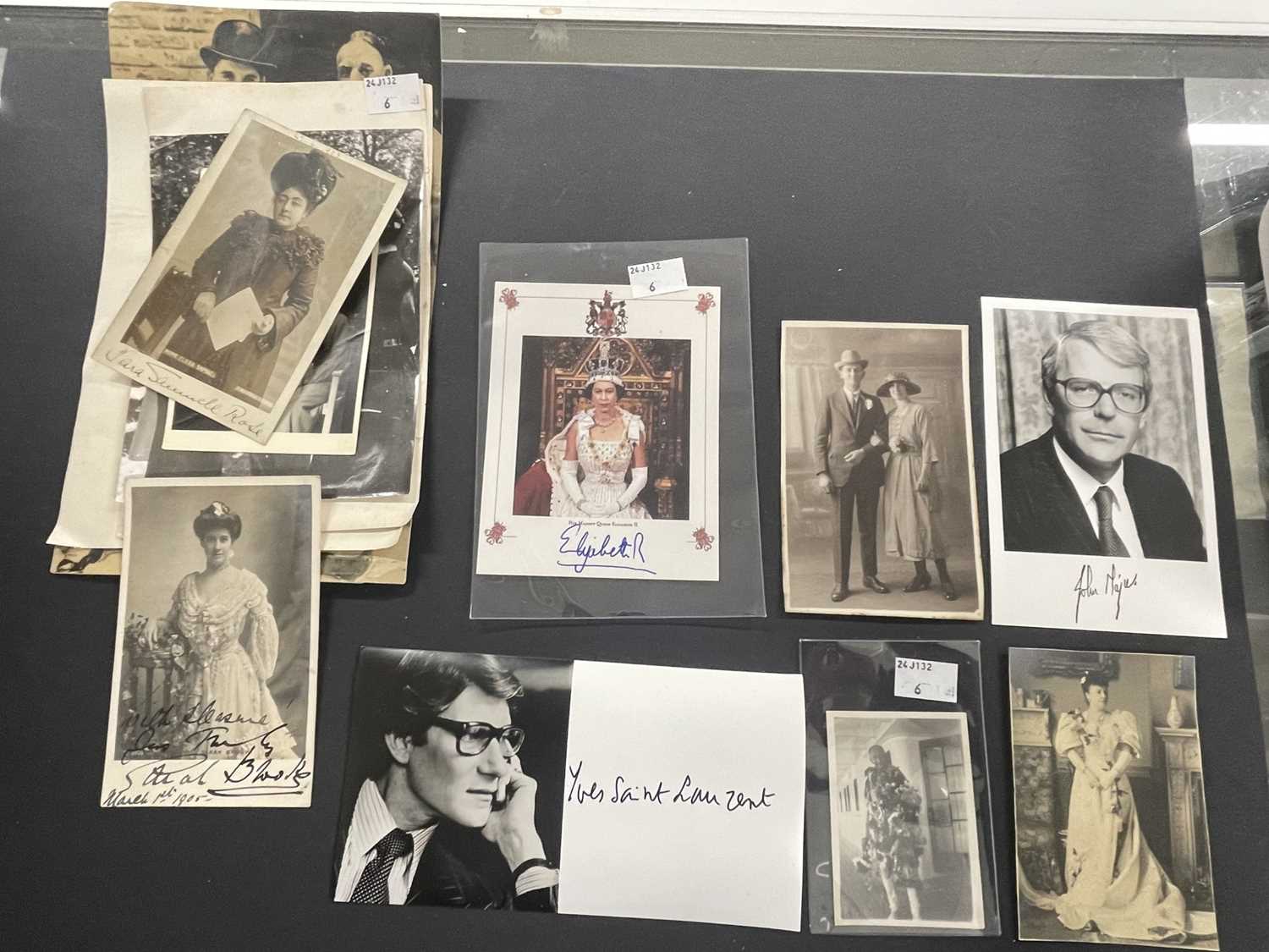 Photographs/Autographs: - Image 2 of 5