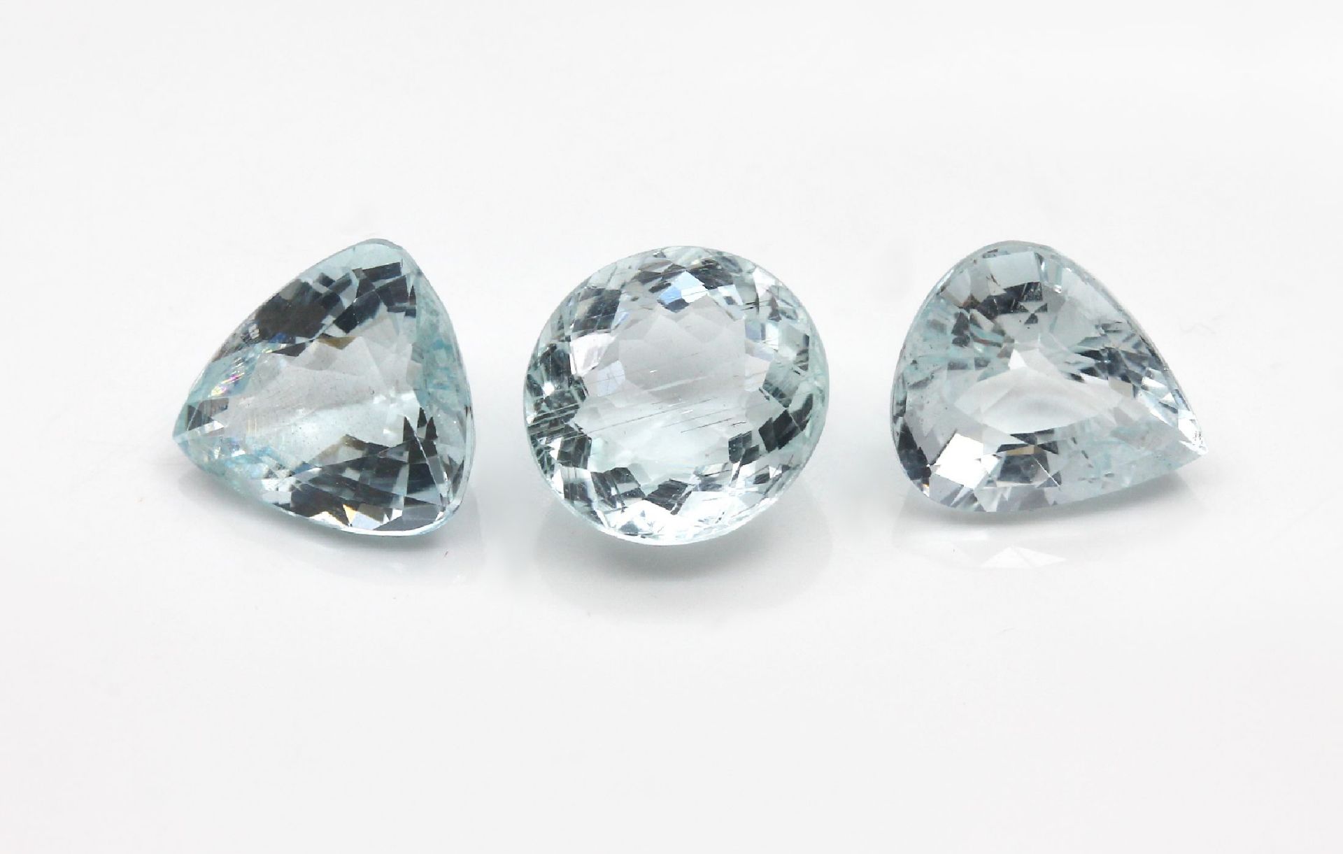 Lot 12 lose Aquamarine zus. ca. 34 ct, versch. Größen