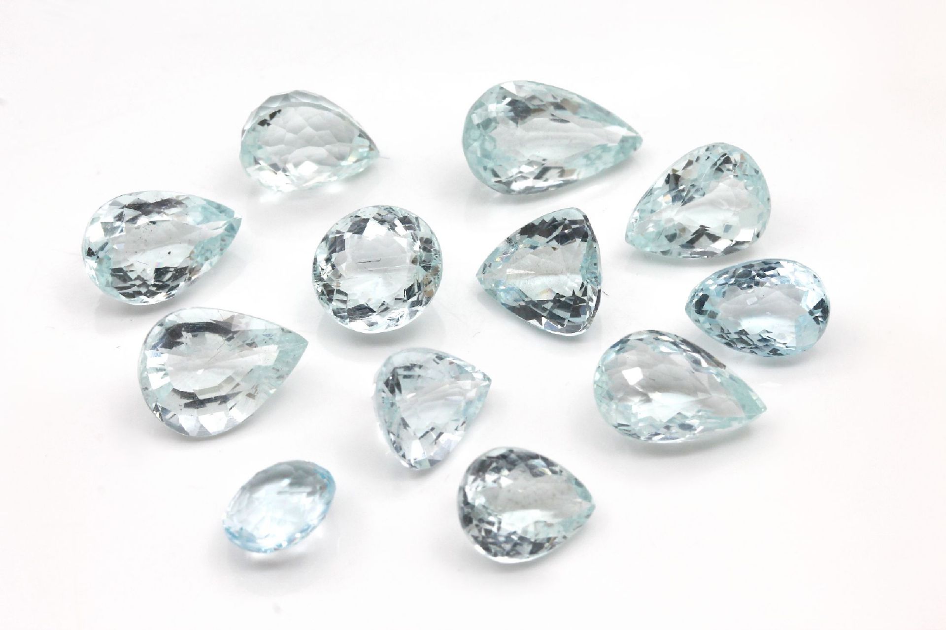 Lot 12 lose Aquamarine zus. ca. 34 ct, versch. Größen - Bild 2 aus 2