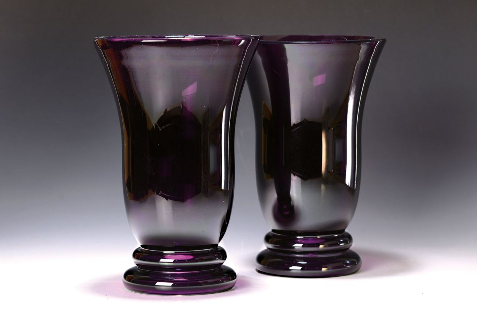 Zwei große Vasen, Verrerie Lorraine, 2. Hälfte 20. Jh.,