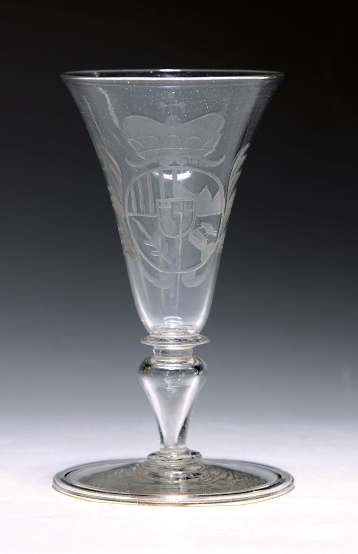 Kleines Wappenglas, 2. Hälfte 18. Jh., farbloses Glas,