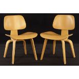 2 Sessel, 'Vitra',  Modell: Plywood Group LCW, Design