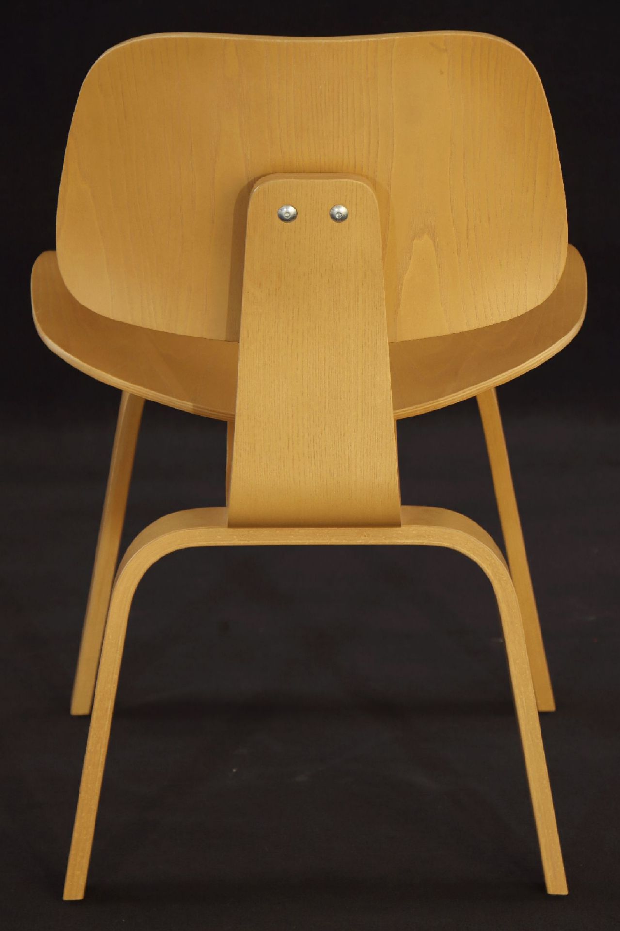 2 Sessel, 'Vitra',  Modell: Plywood Group LCW, Design - Bild 3 aus 4