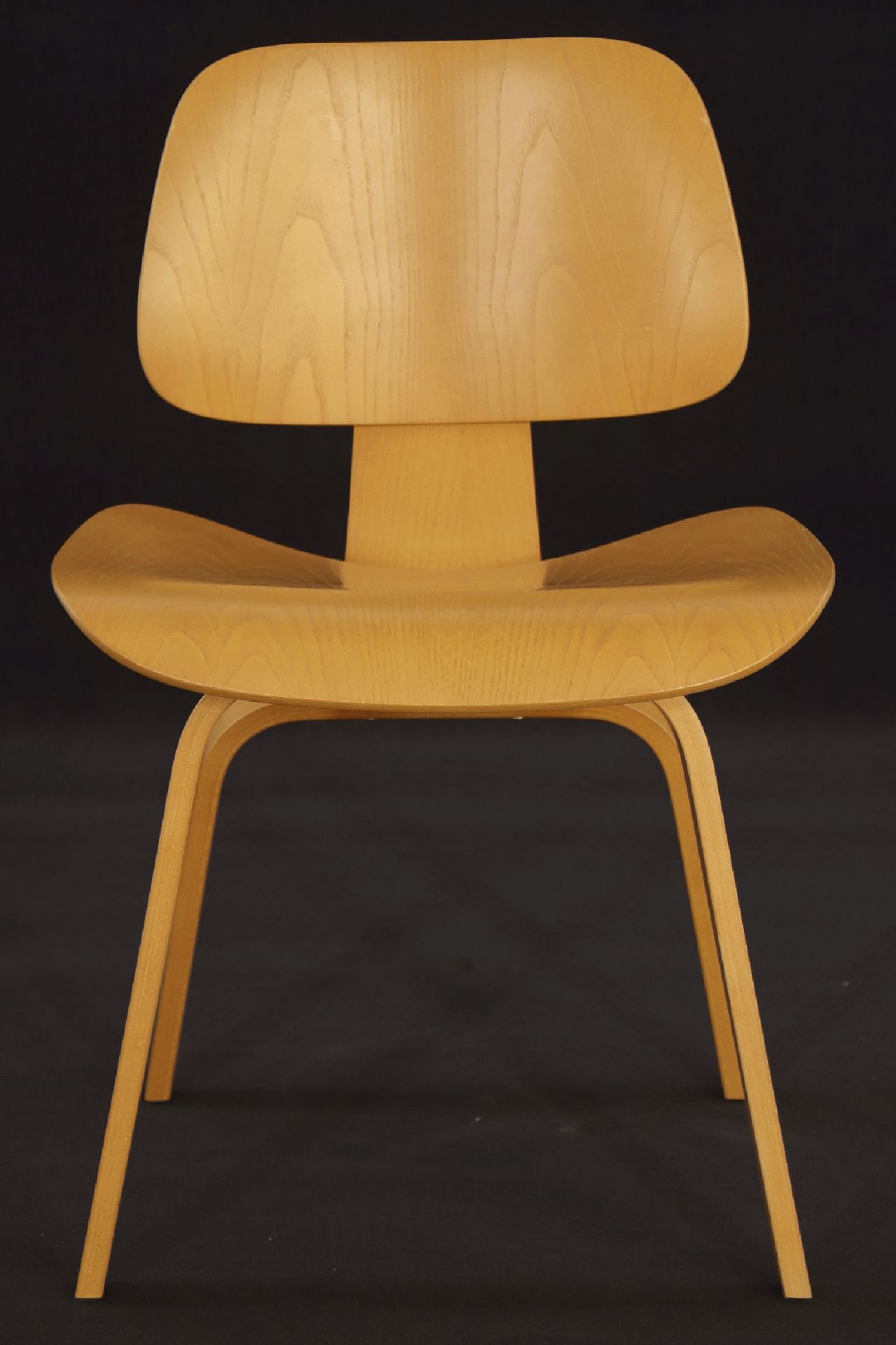 2 Sessel, 'Vitra',  Modell: Plywood Group LCW, Design - Bild 2 aus 4