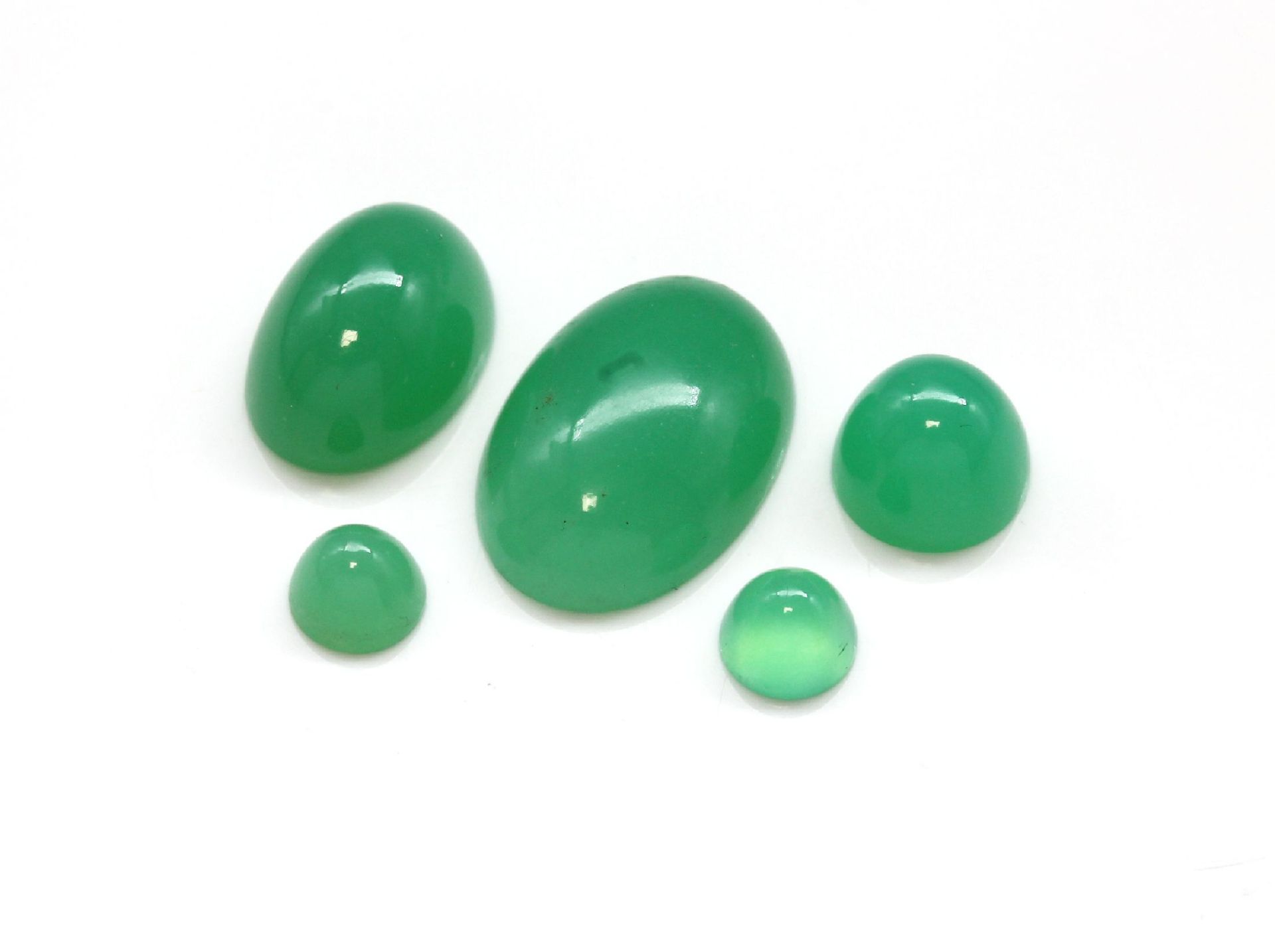 Lot lose Chrysoprase, ca. 77.8 ct, Cabochons in versch.