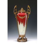 Vase, Otto Eckmann, um 1900,  Keramikkorpus mit roter und