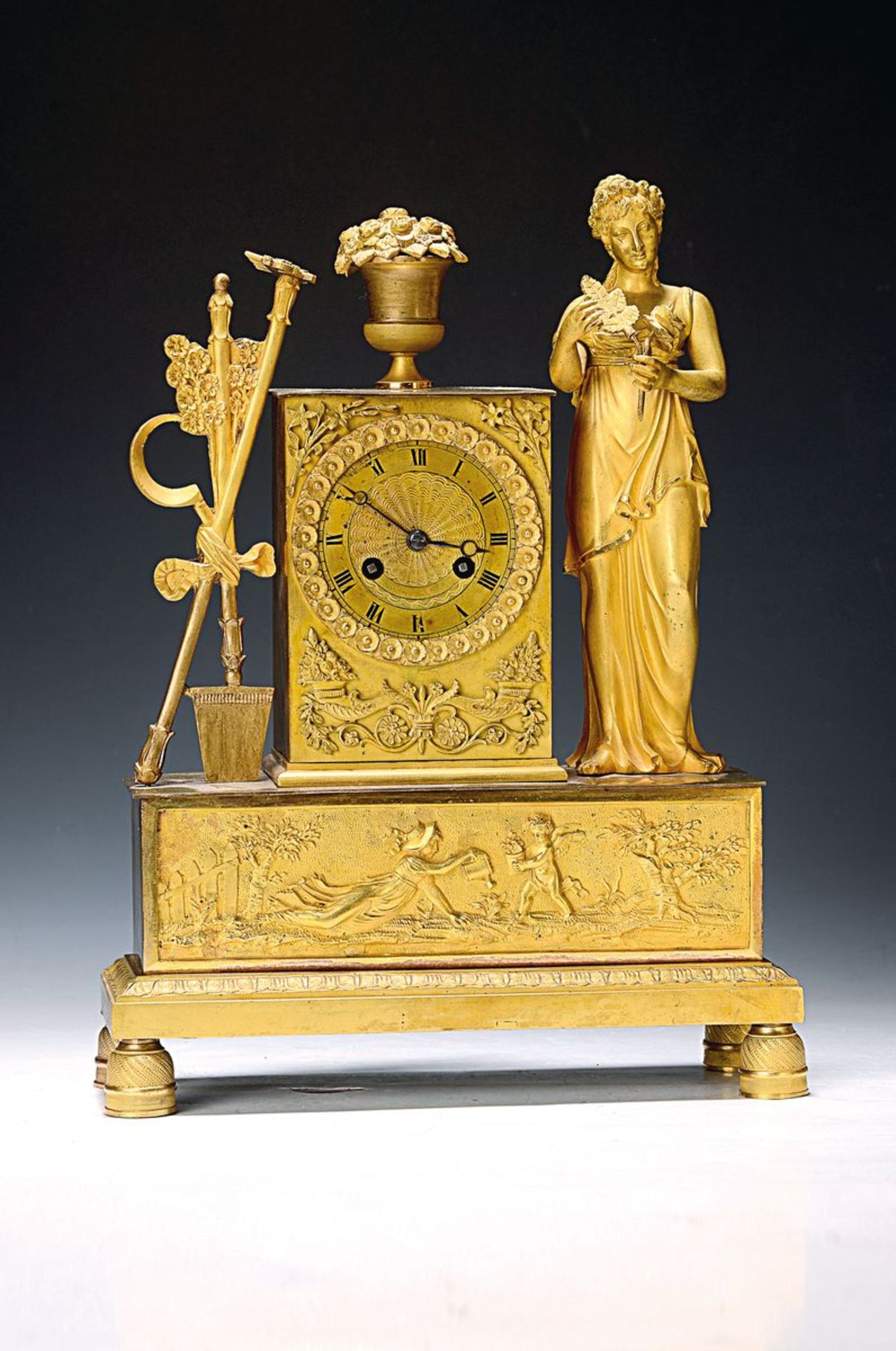 Pendule, Frankreich um 1820/30, verziertes Bronzegehäuse,