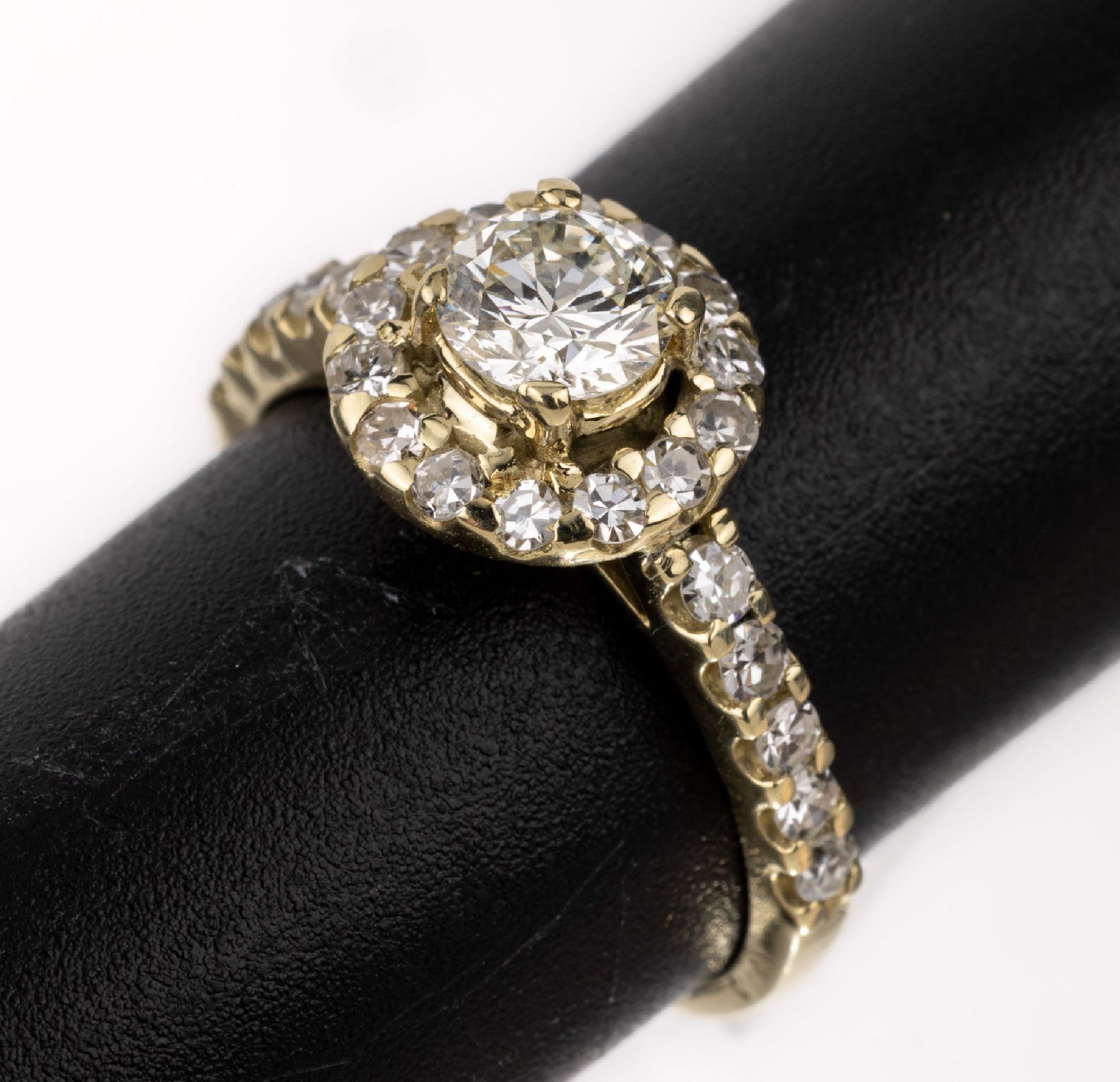 14 kt Gold Diamant-Ring, GG 585/000, mittigerhaben