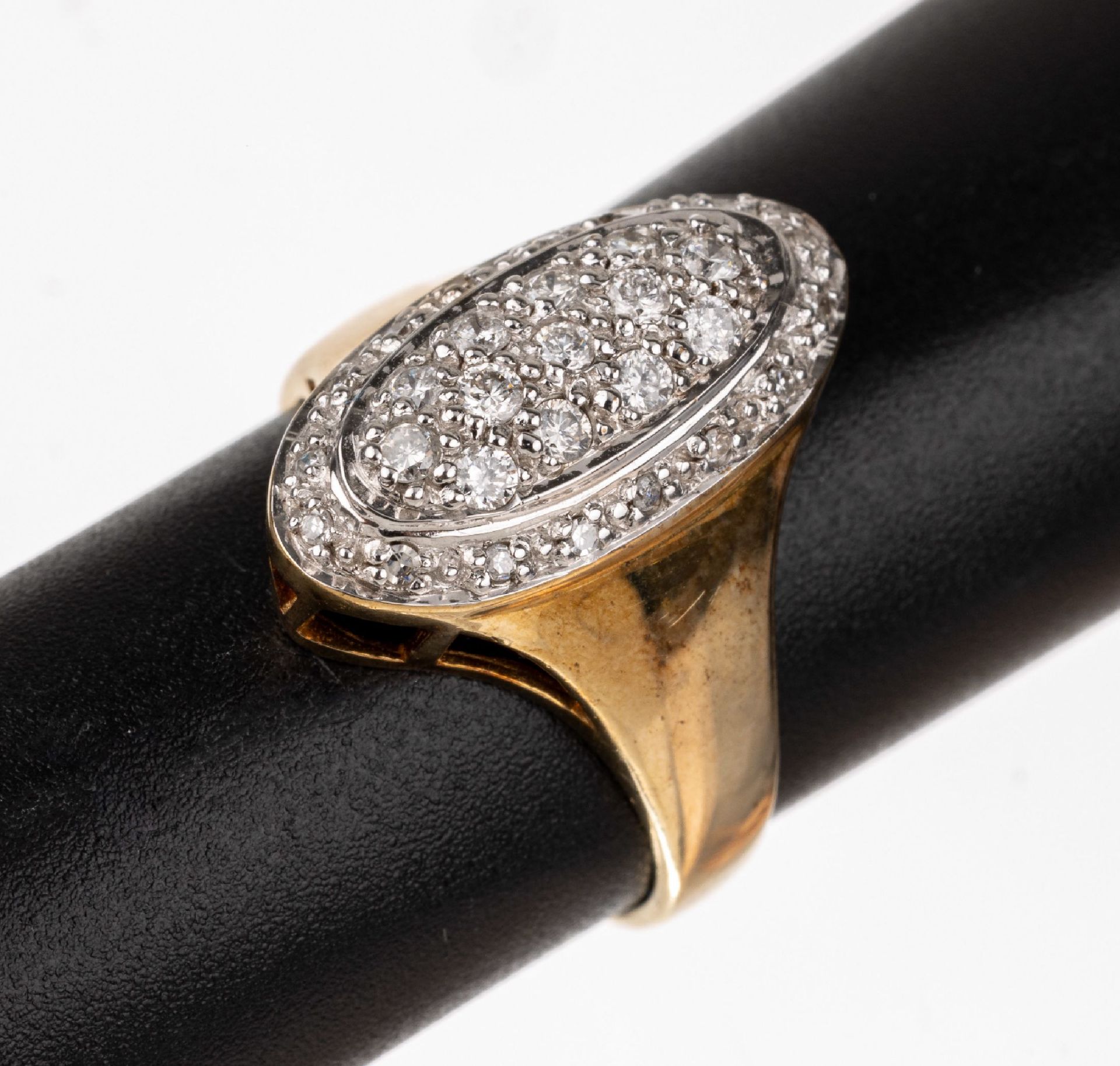 9 kt Gold Diamant-Ring,   GG/WG 375/000, ovaler Ringkopf, - Bild 2 aus 2