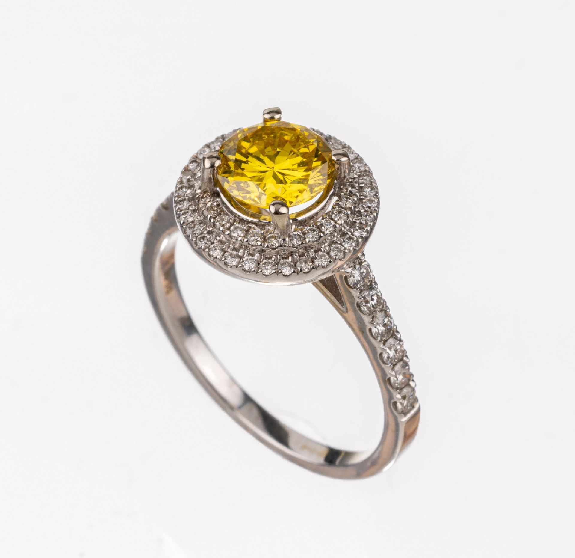 18 kt Gold Brillant-Ring,   WG 750/000, mittig erhaben