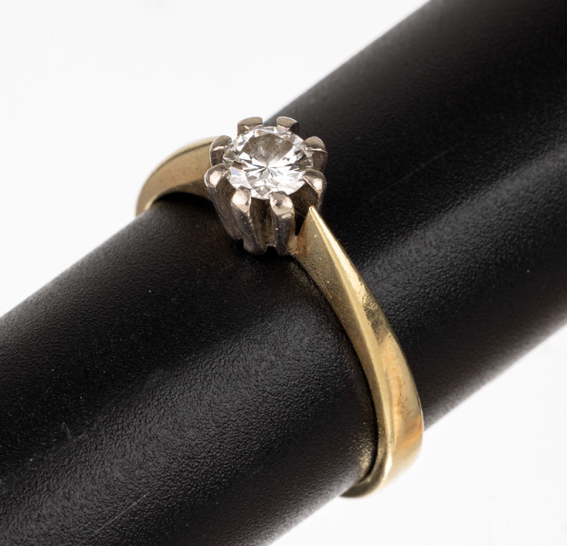 14 kt Gold Brillant-Ring, GG 585/000, ein Brillant ca.