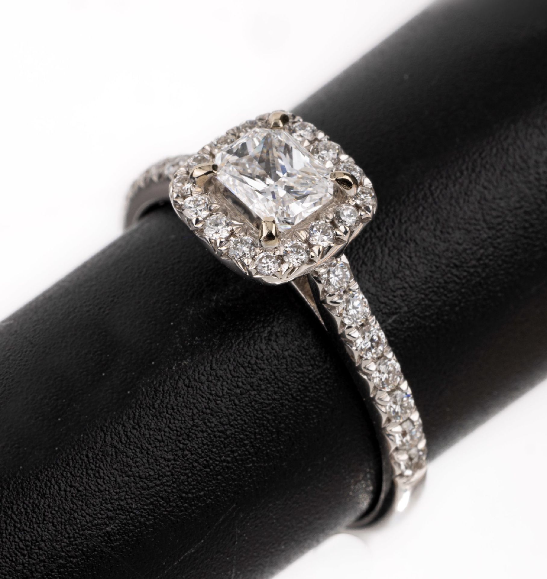 18 kt Gold Diamant-Ring,   WG 750/000,