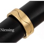 18 kt Gold NIESSING Ring,   GG 750/000, seidenmattiert,