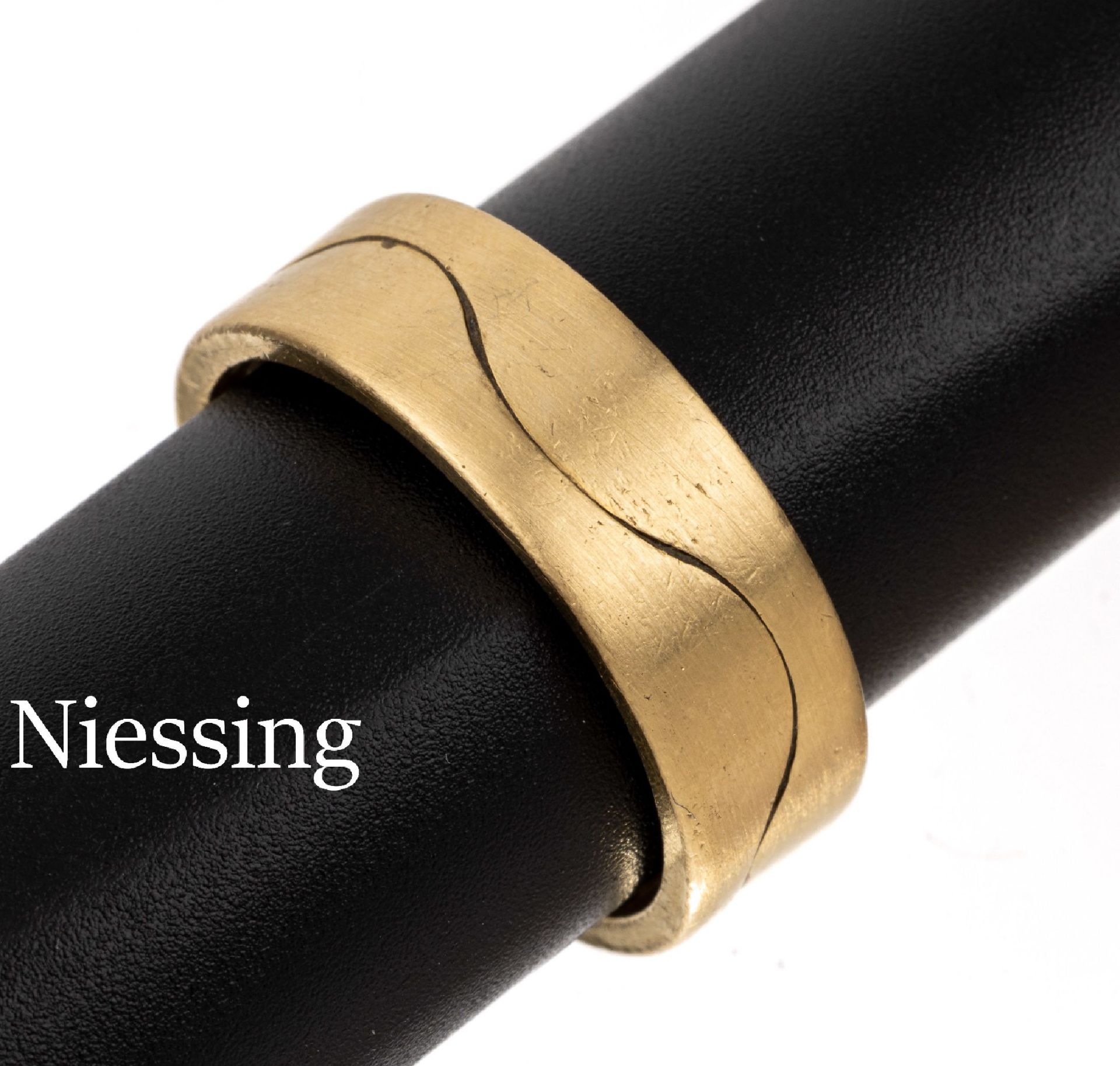 18 kt Gold NIESSING Ring,   GG 750/000, seidenmattiert,