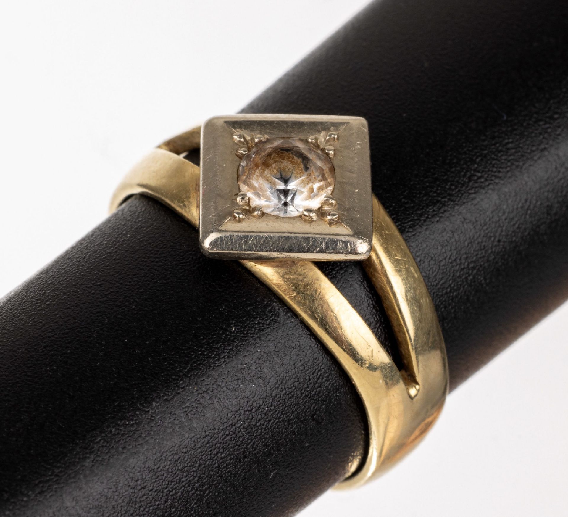 14 kt Gold Ring,   GG/WG 585/000, Ringkopf quadratisch in