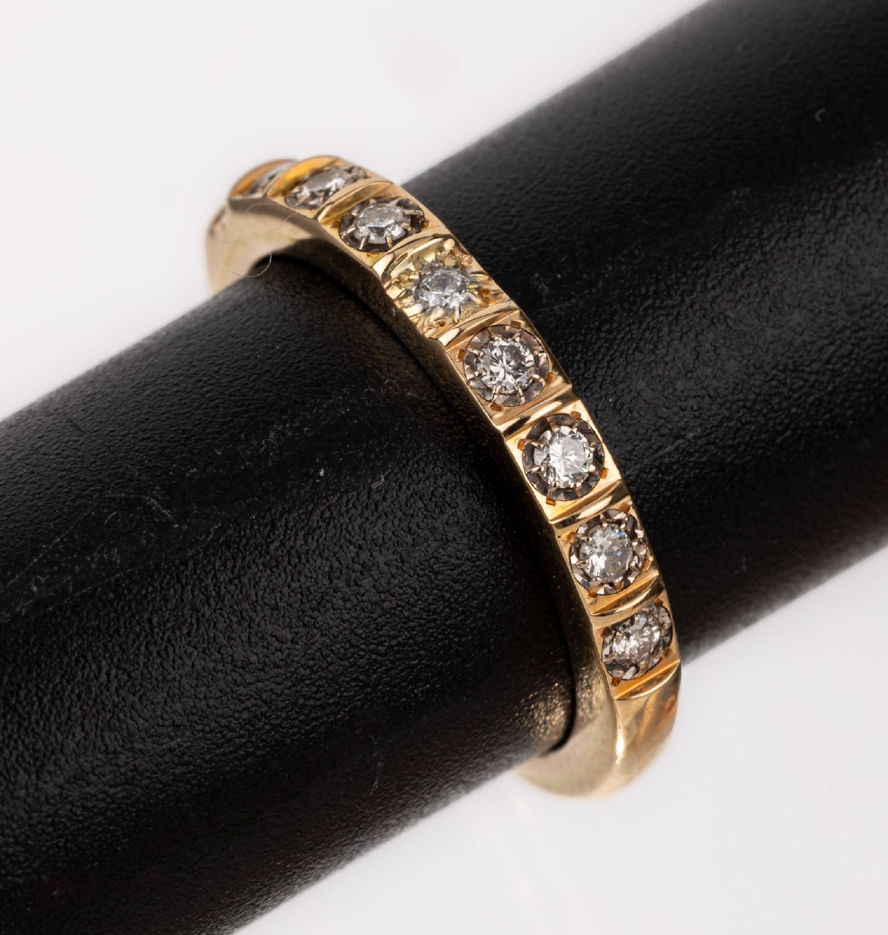 18 kt Gold Brillant-Ring,   GG 750/000, 9 Brillanten zus.