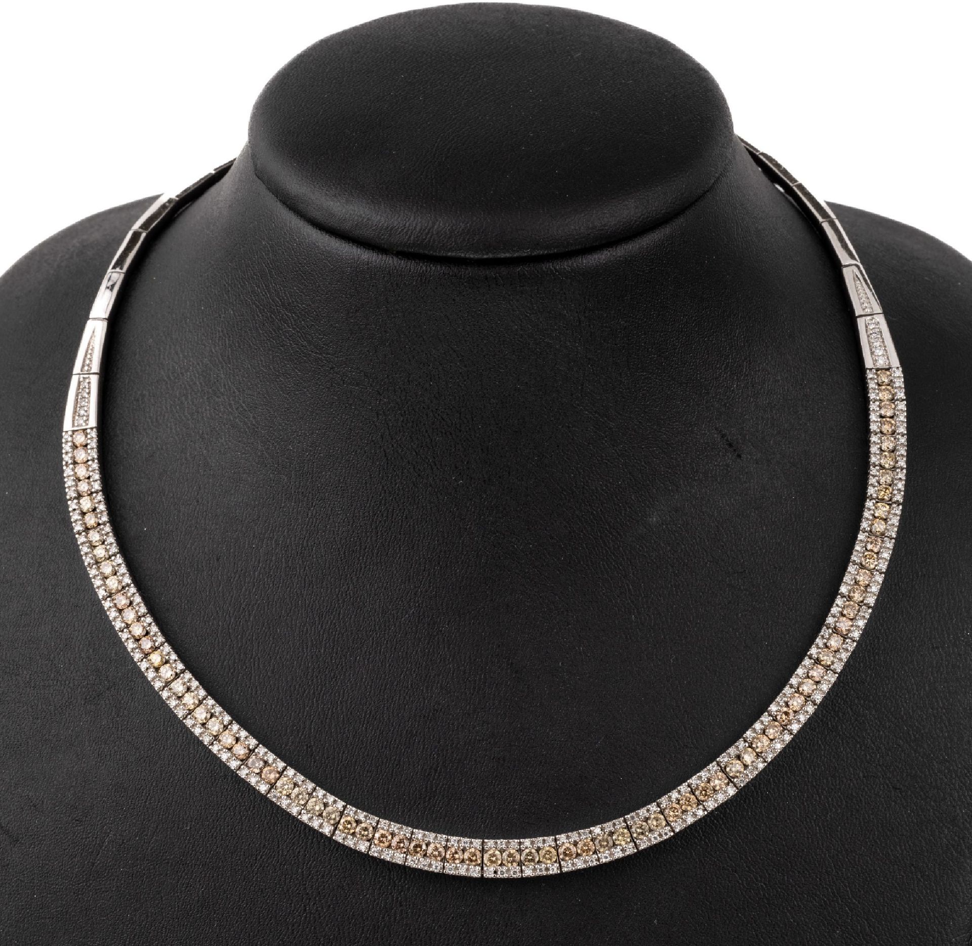 14 kt Gold Diamant-Collier,   WG 585/000, 76 Brillanten
