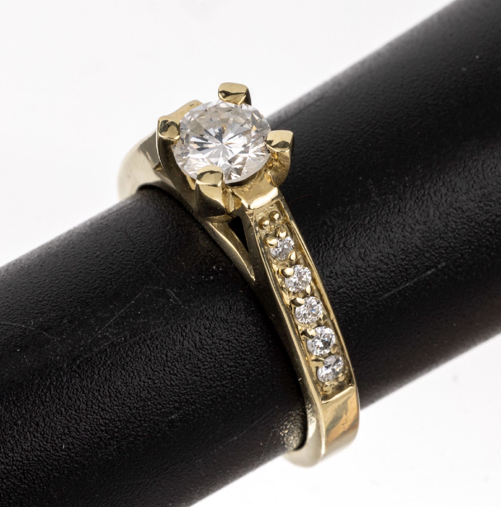 14 kt Gold Brillant-Ring, GG 585/000, mittig erhaben