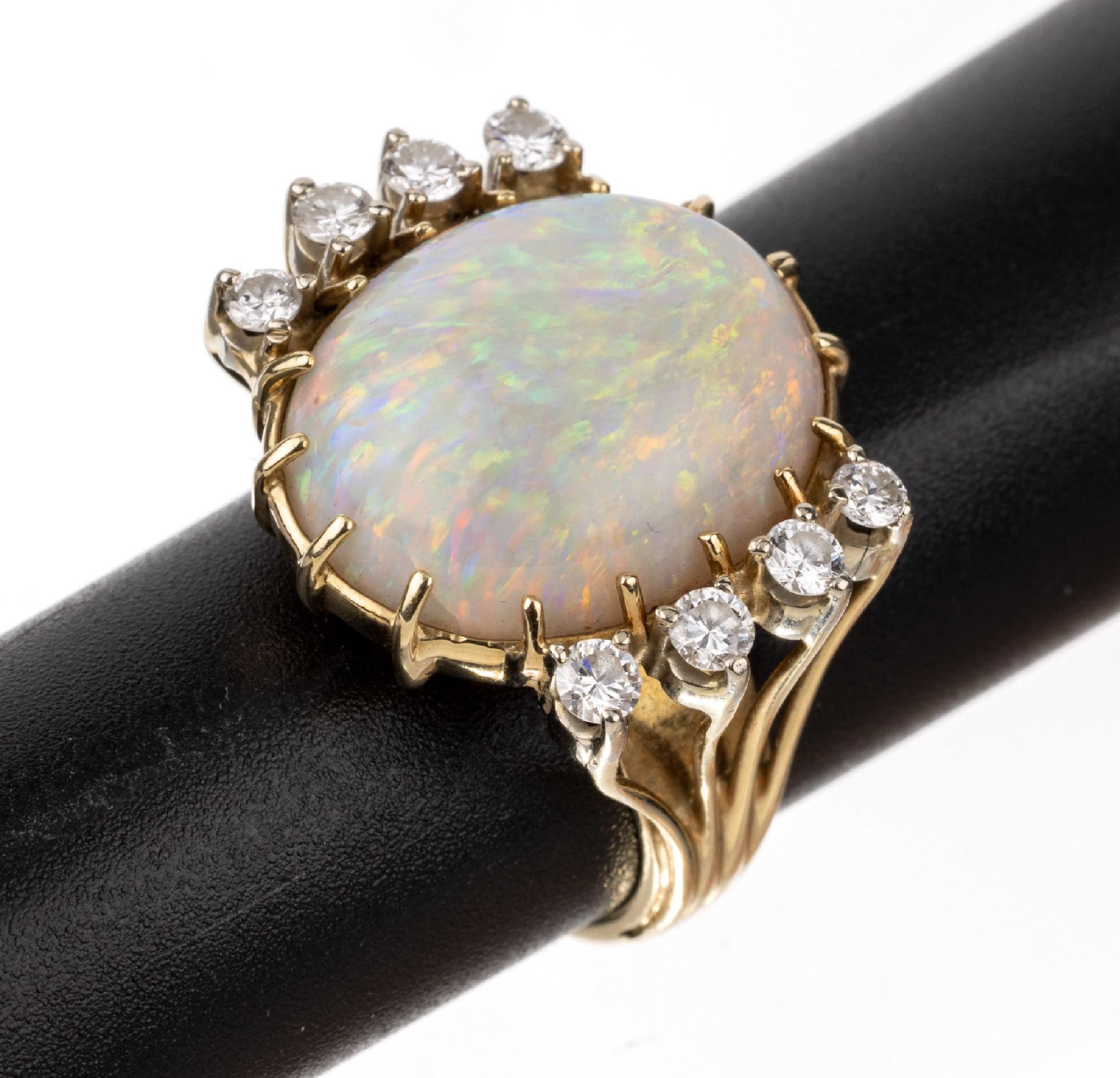 14 kt Gold Opal-Brillant-Ring, GG 585/000, mittig