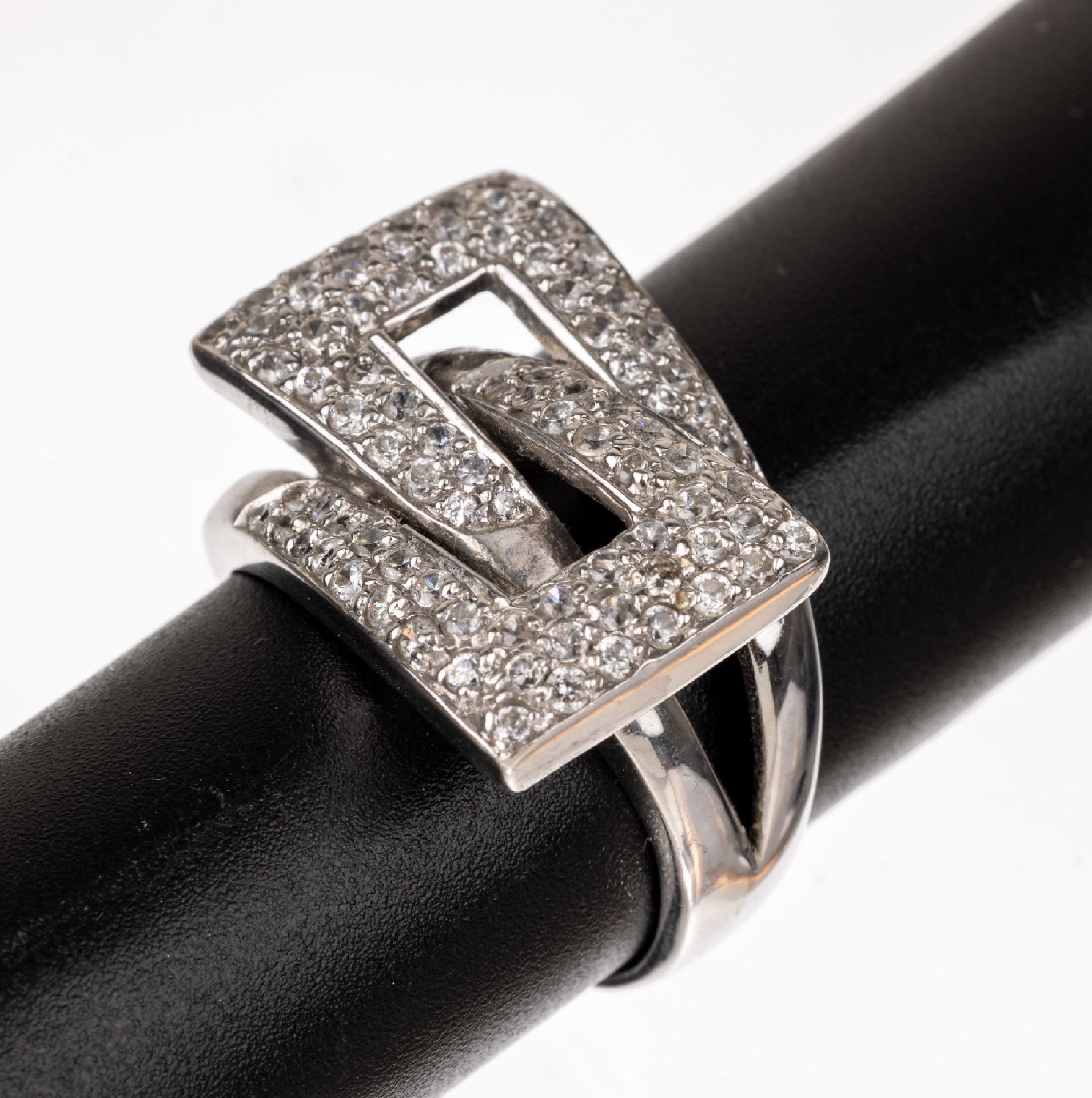 18 kt Gold Diamant-Ring,   WG 750/000, außergewöhnliche