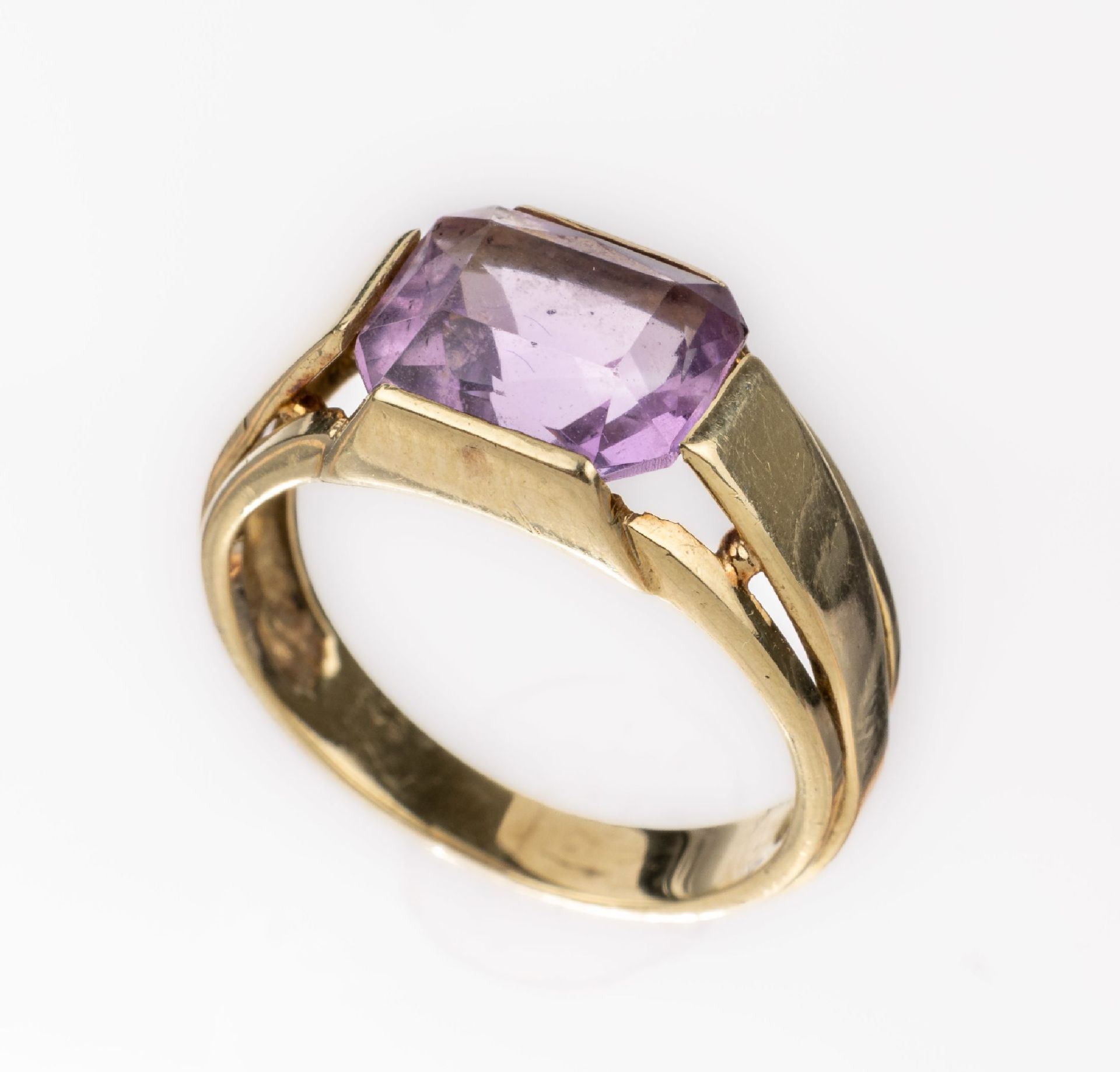 14 kt Gold Amethyst-Ring, GG 585/000, facett. Amethyst,