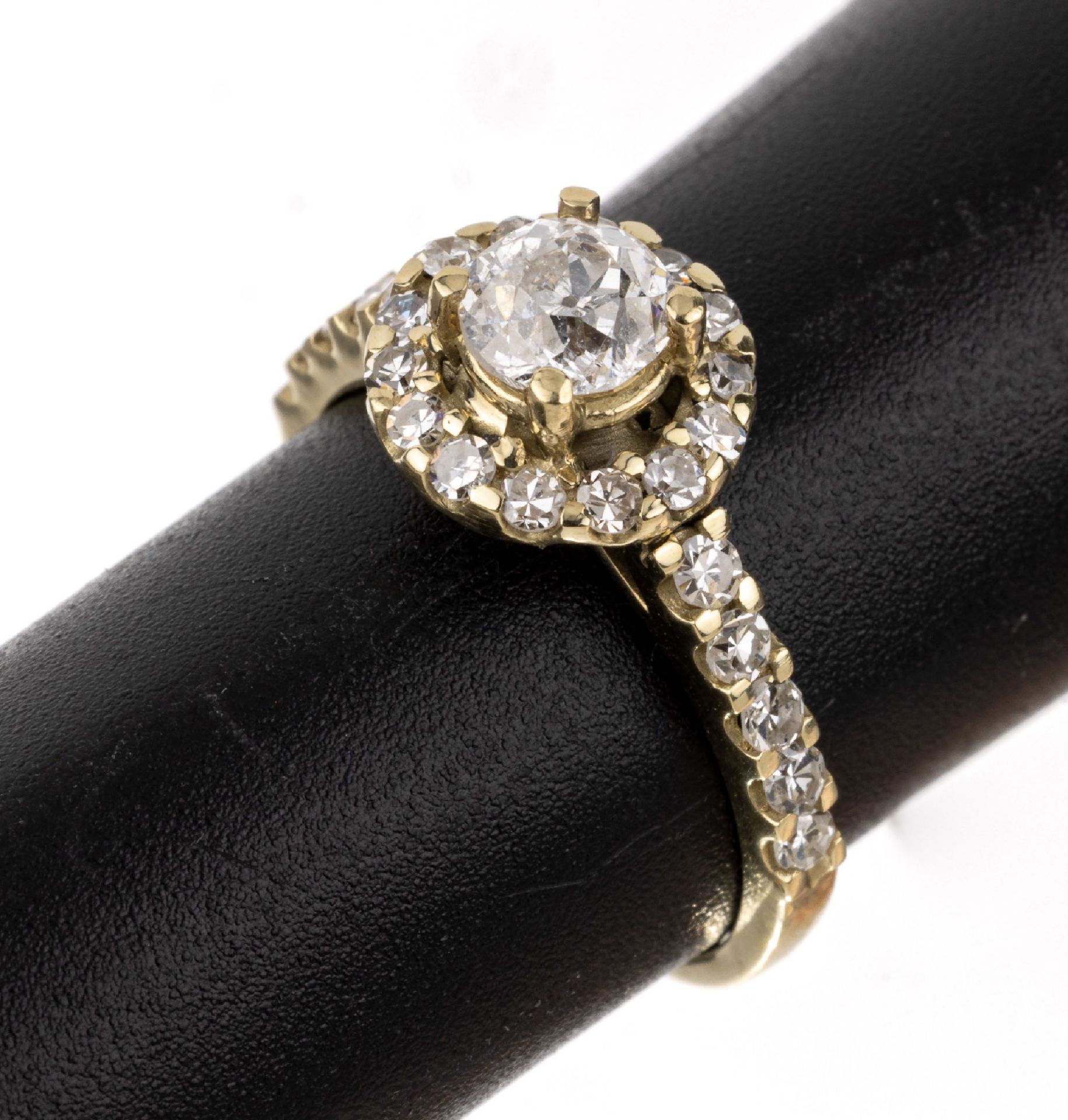 14 kt Gold Diamant-Ring,   GG 585/000, mittigerhaben