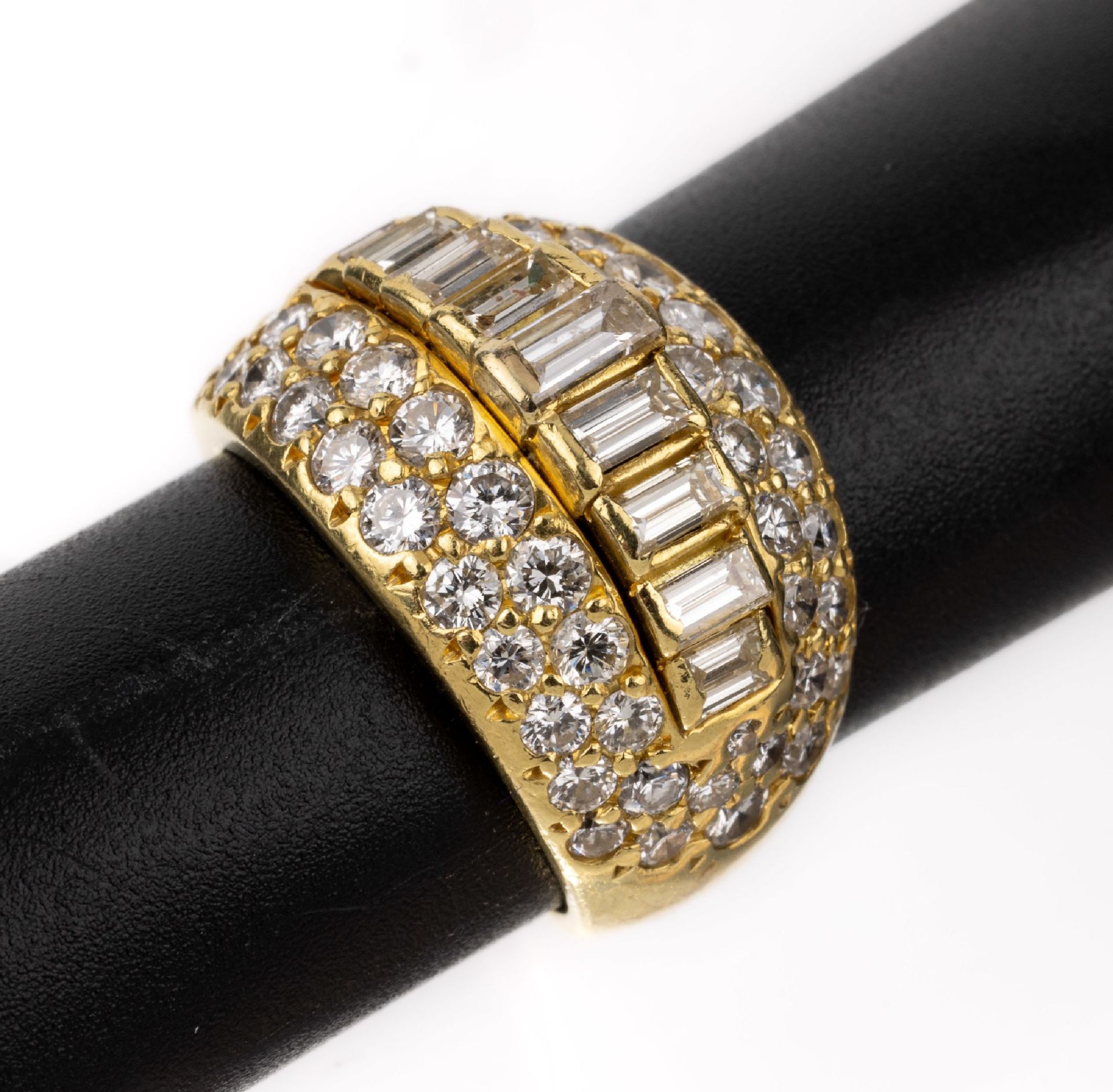 18 kt Gold Diamant-Ring, GG 750/000, Ringkopf bes. mit
