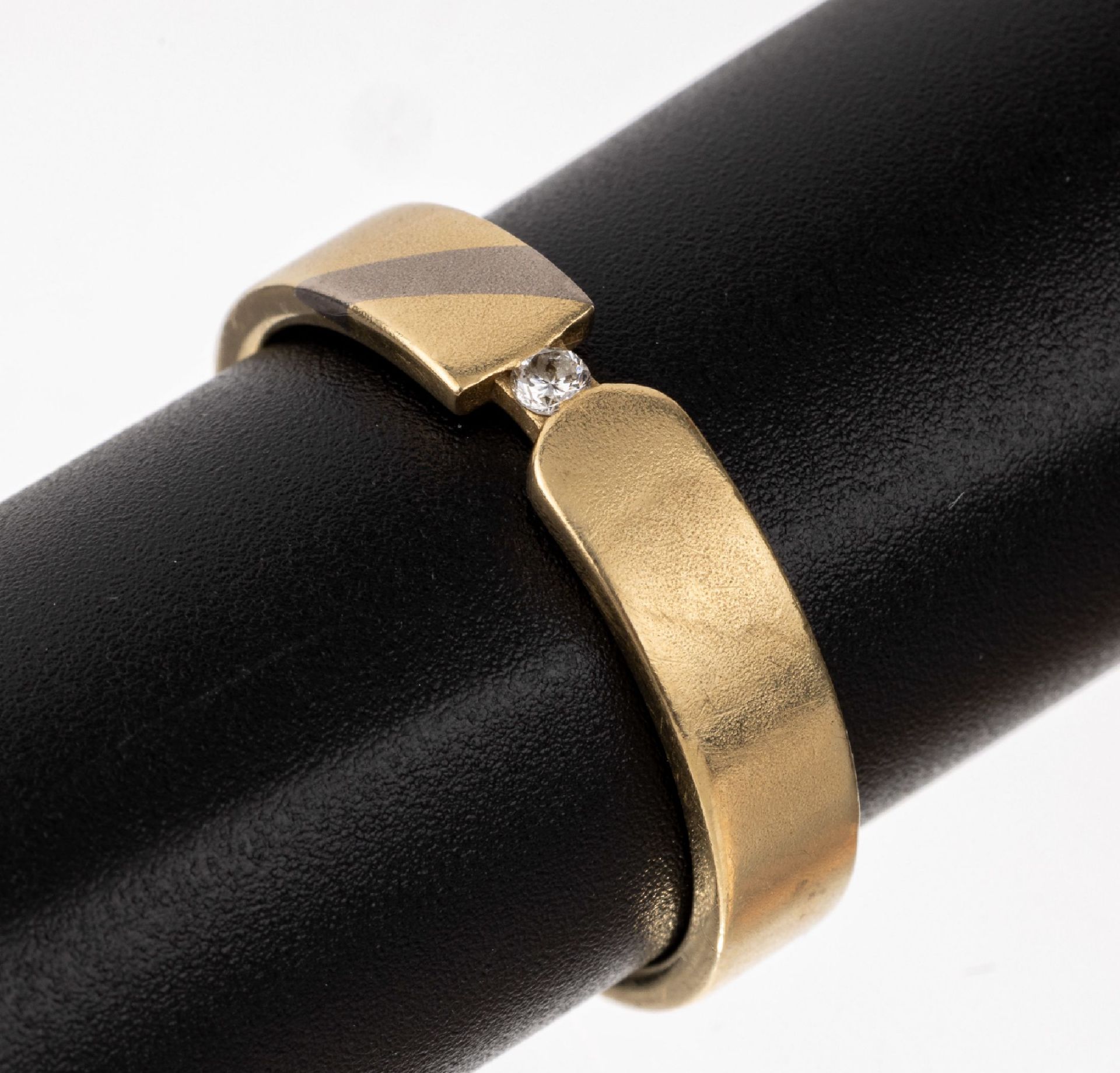 14 kt Gold Brillant-Ring,   GG 585/000, mit WG-Einlage,