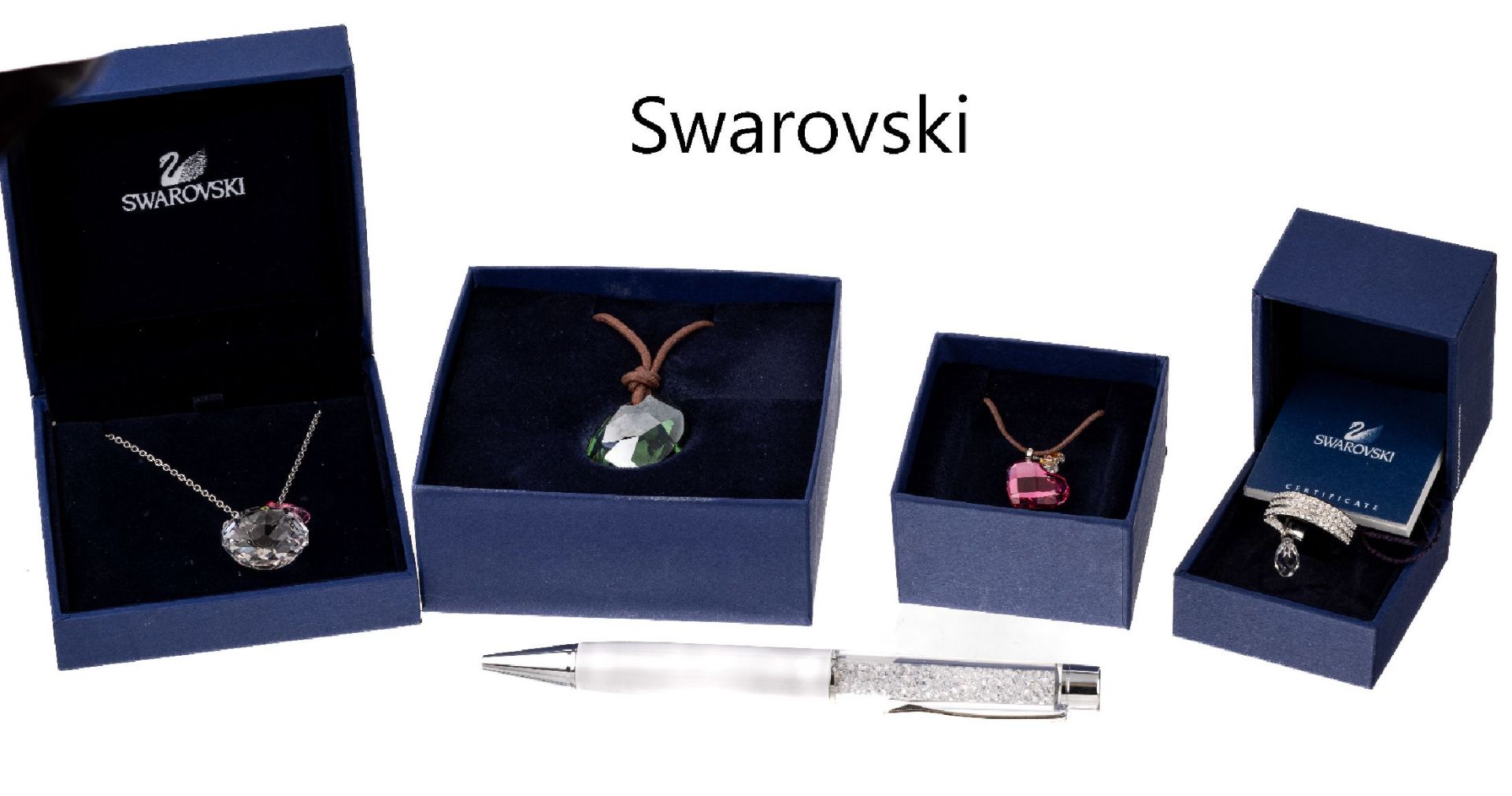 Konvolut 5 Teile Swarovski-Modeschmuck: 3 Anhänger, 1