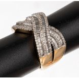 14 kt Gold Diamant-Ring,   GG/WG 585/000, geschwungene