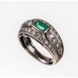 18 kt Gold Smaragd-Diamant-Ring,   WG 750/000, mittig