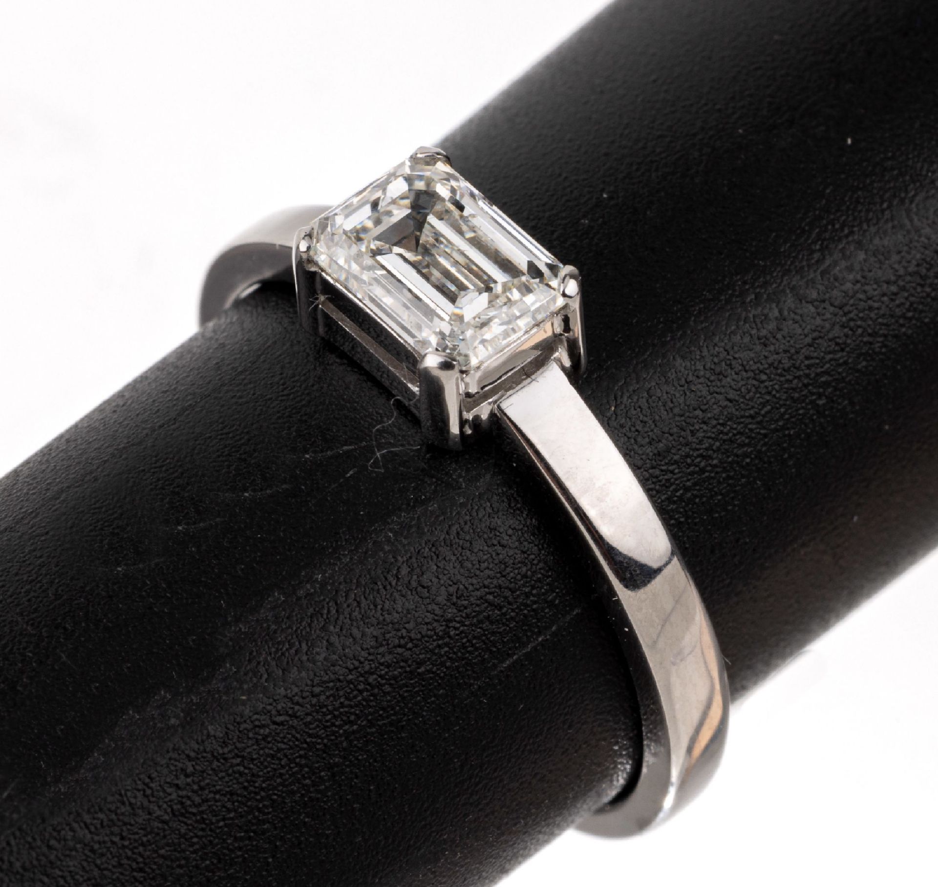 18 kt Gold Diamant-Ring, WG 750/000, bez. Handarbeit,