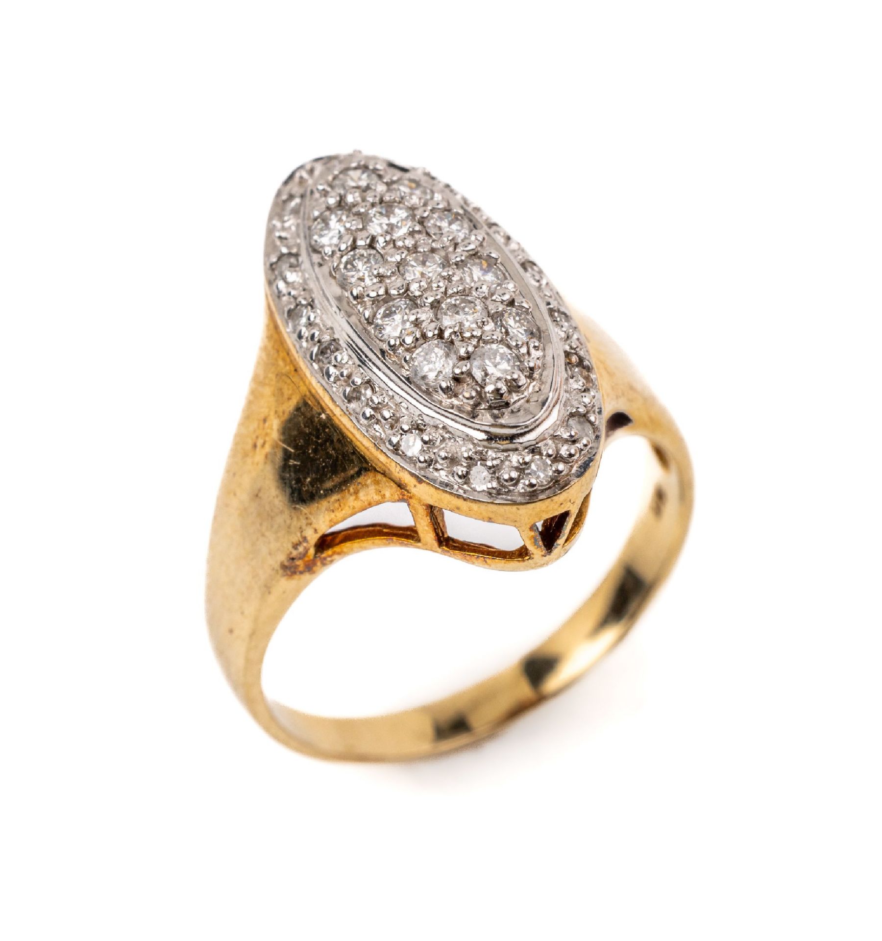 9 kt Gold Diamant-Ring,   GG/WG 375/000, ovaler Ringkopf,